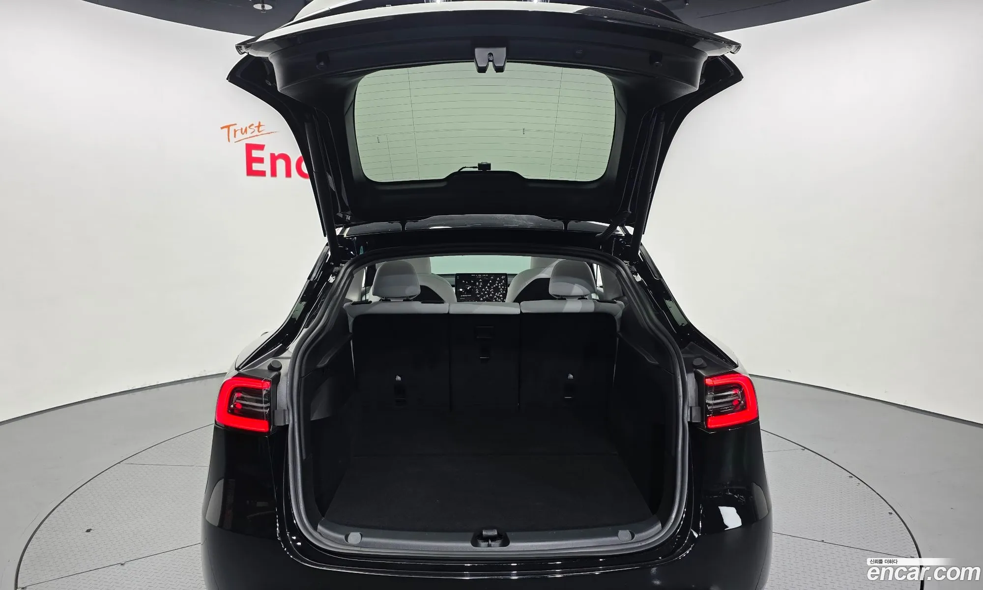 Tesla Model Y 2023 — 13