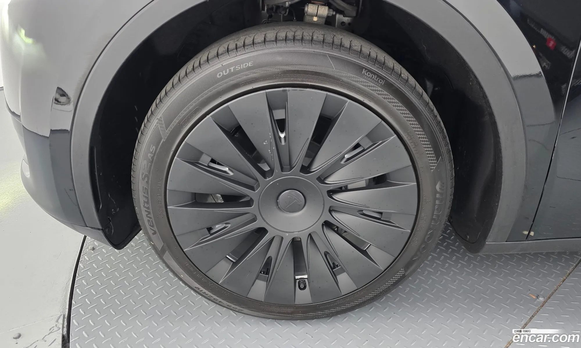 Tesla Model Y 2023 — 5