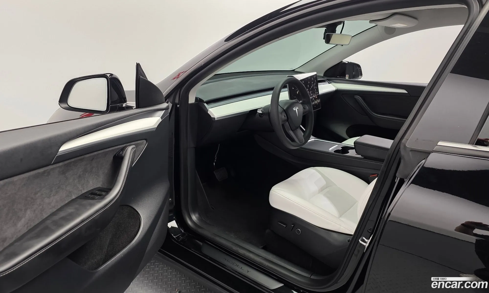 Tesla Model Y 2023 — 2