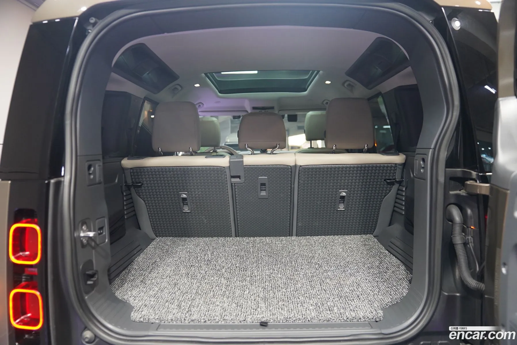 Land Rover Defender 2023 — 12