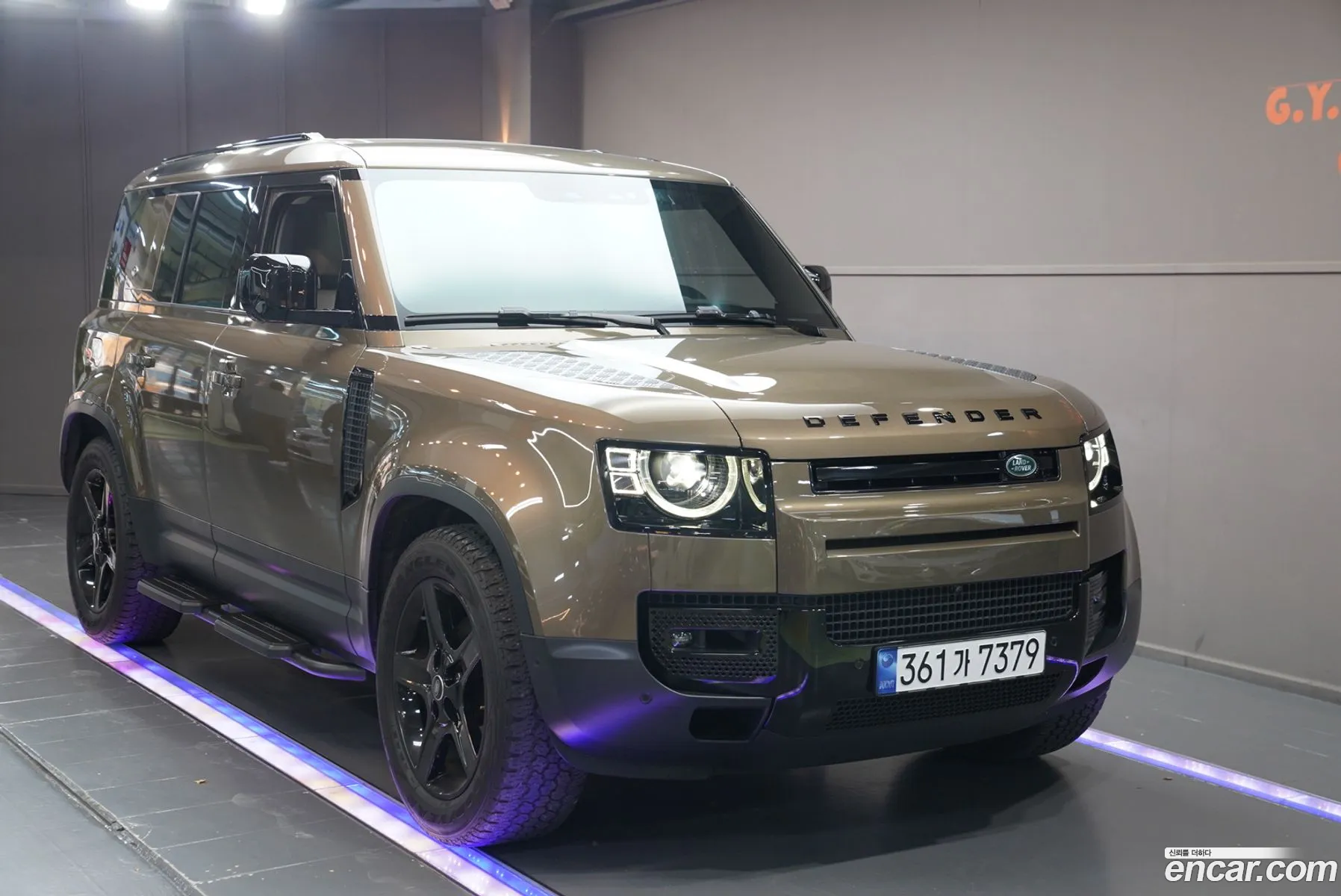 Land Rover Defender 2023 — 14