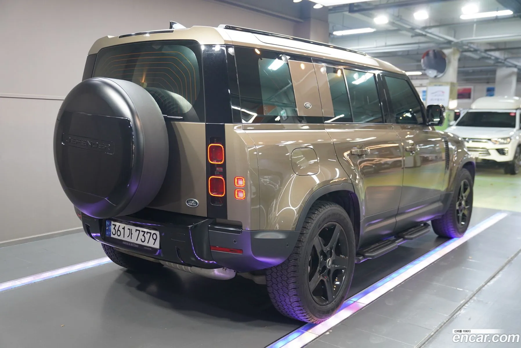 Land Rover Defender 2023 — 11