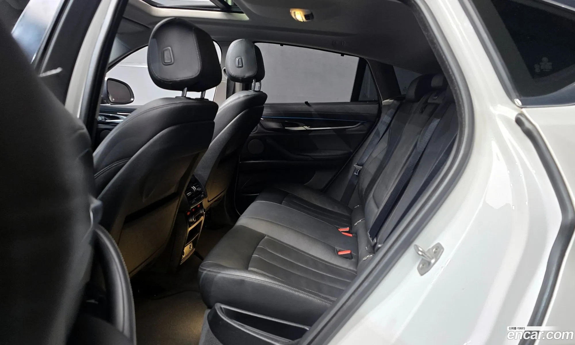 BMW X6 2018 WBAKV2100J0Y40993 — 16