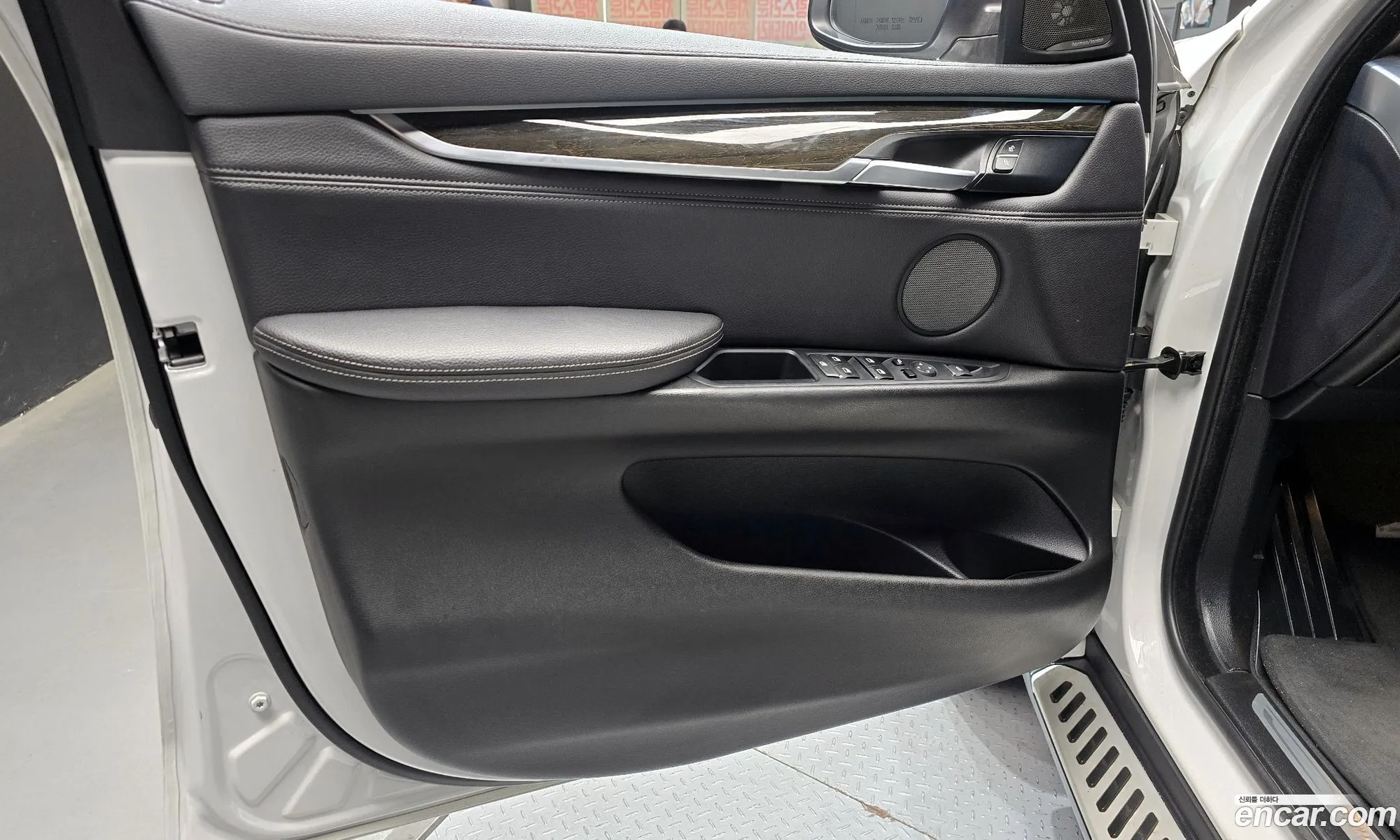 BMW X6 2018 WBAKV2100J0Y40993 — 19