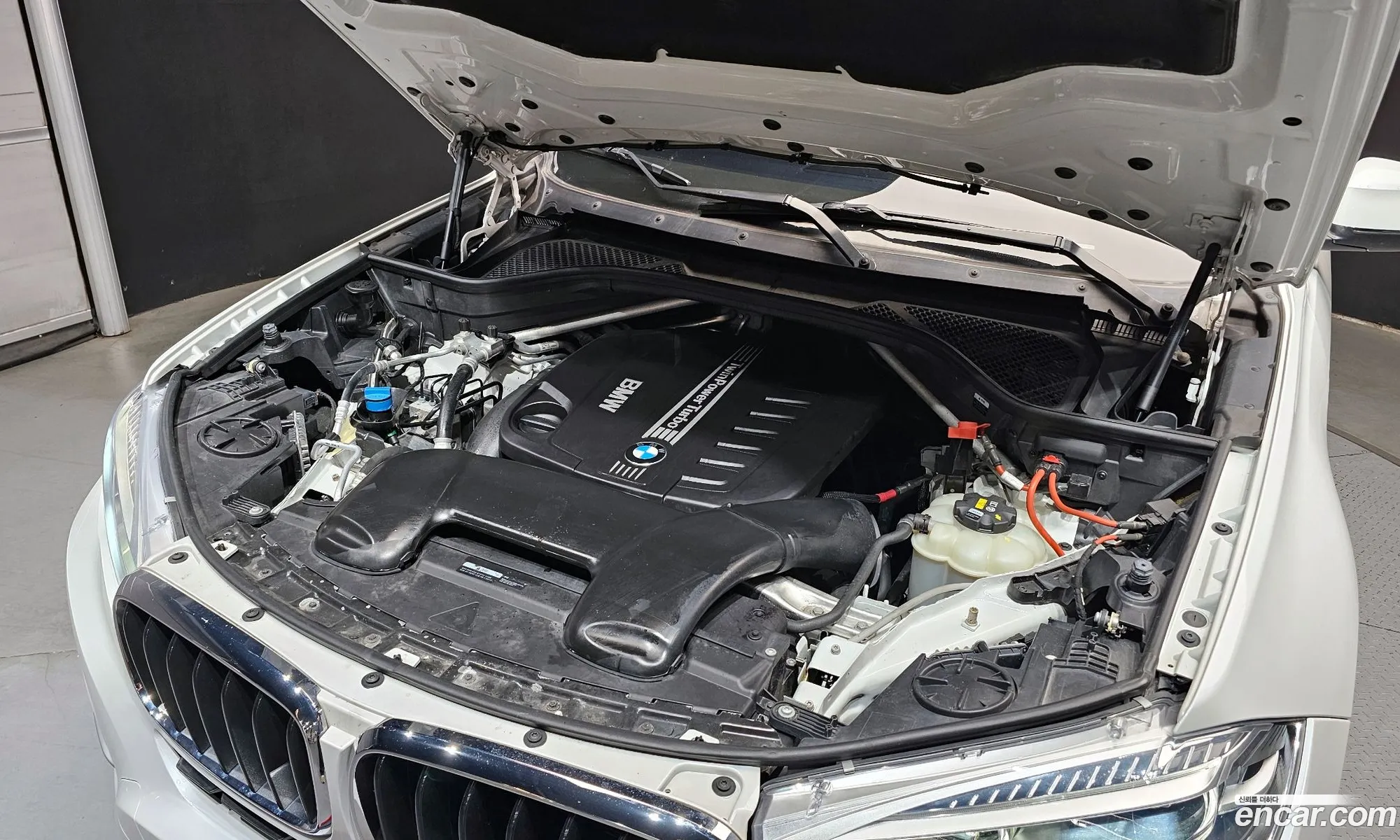 BMW X6 2018 WBAKV2100J0Y40993 — 18