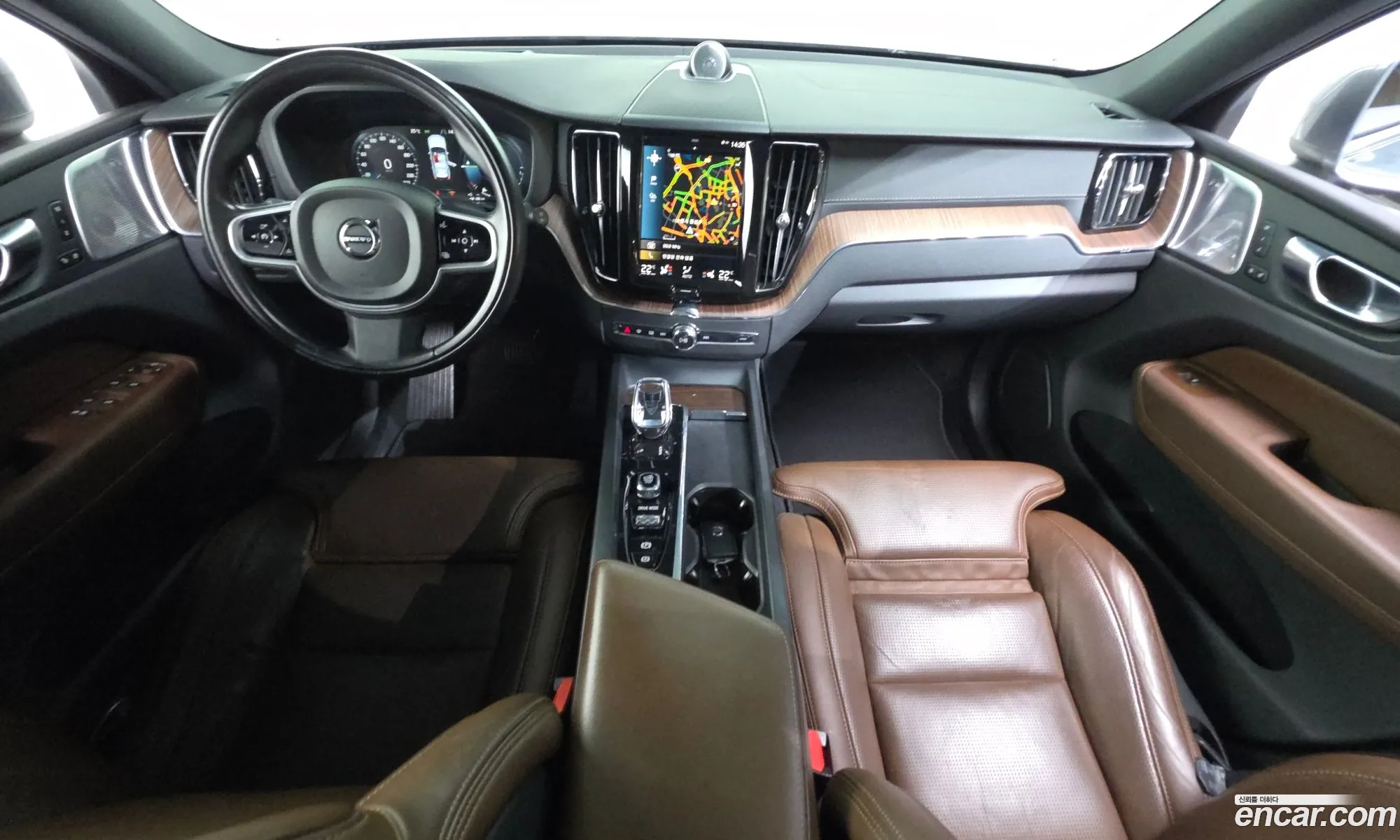 Volvo XC60 2021 — 18