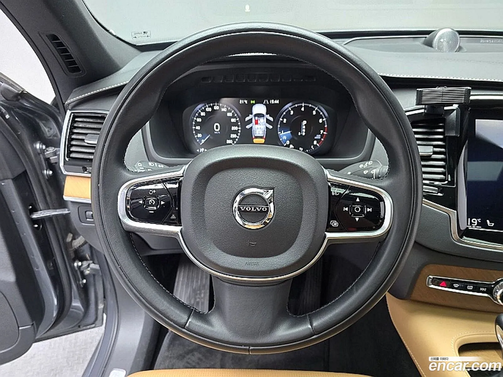 Volvo XC90 2019 — 5