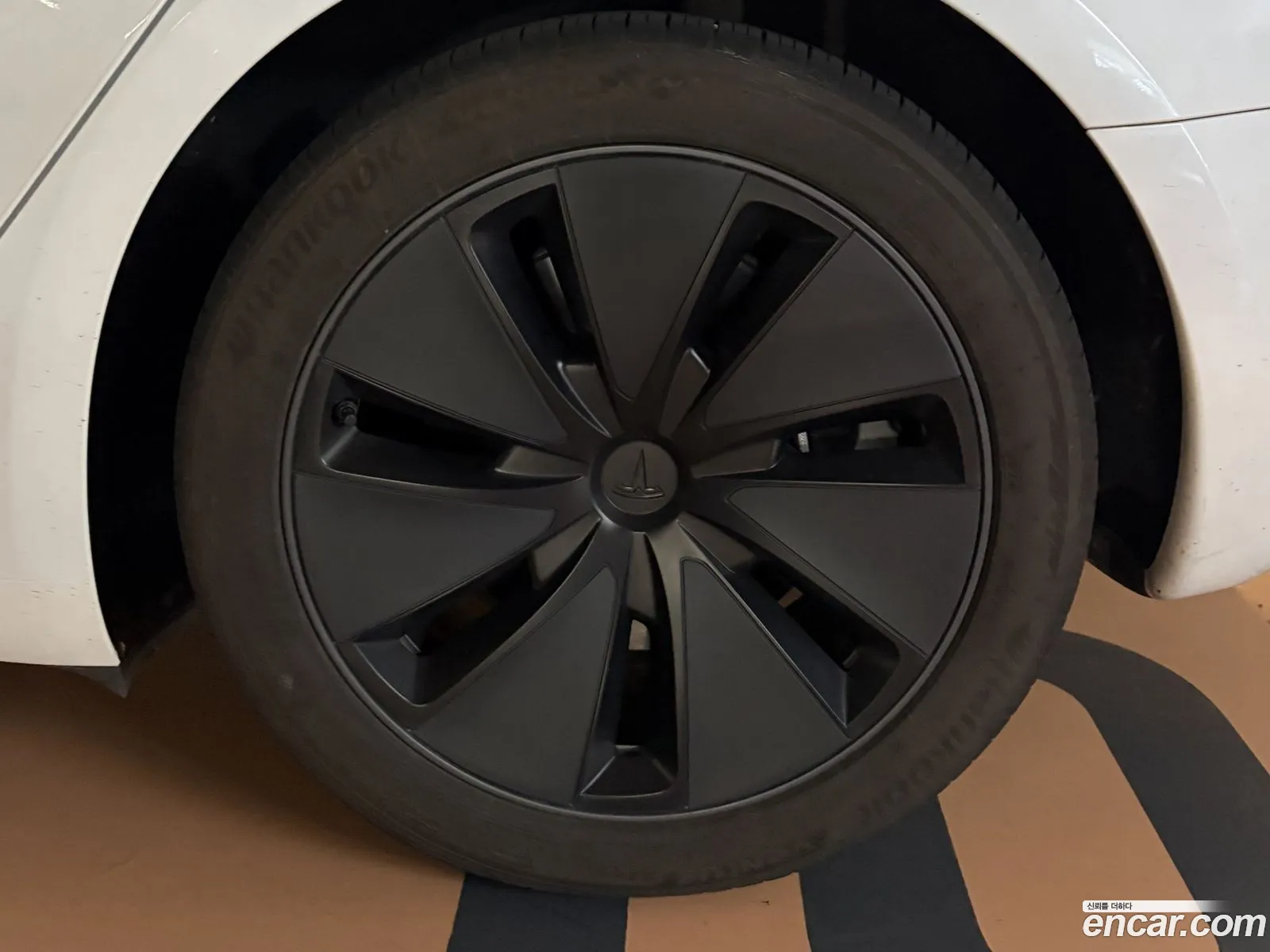 Tesla Model 3 2024 — 14