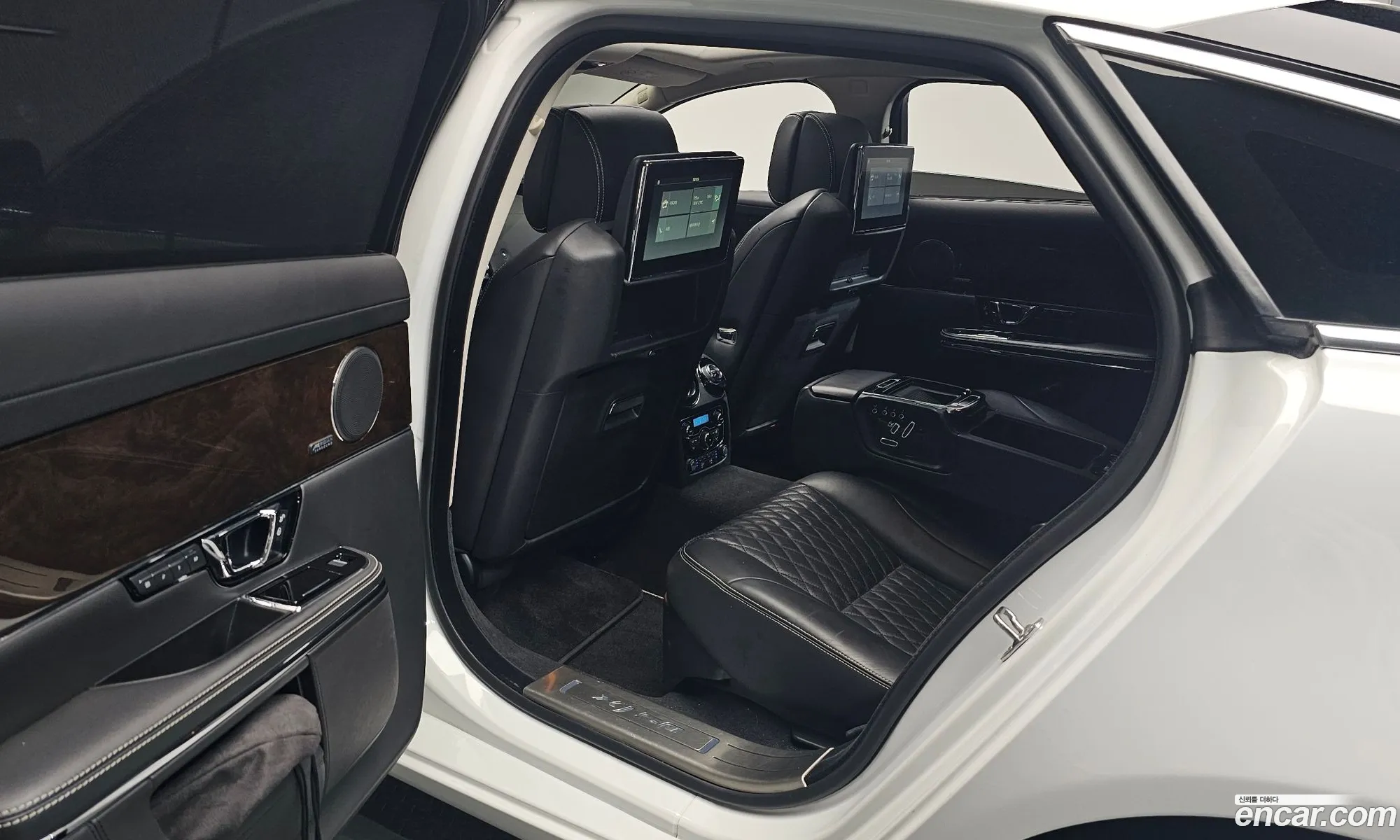 Jaguar XJ 2019 — 31