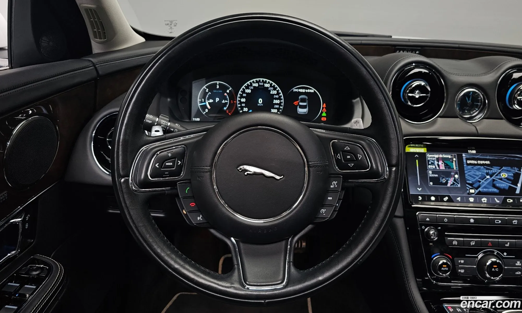 Jaguar XJ 2019 — 13