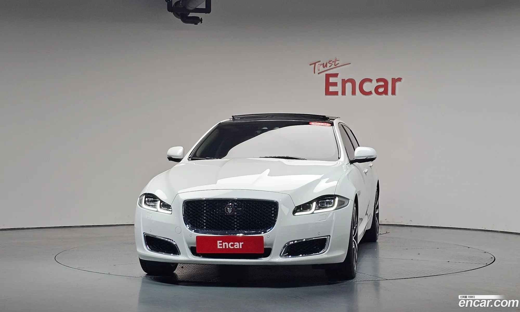 Jaguar XJ 2019 — 38