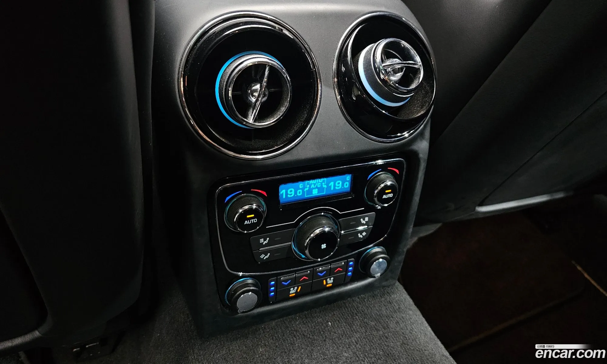 Jaguar XJ 2019 — 28