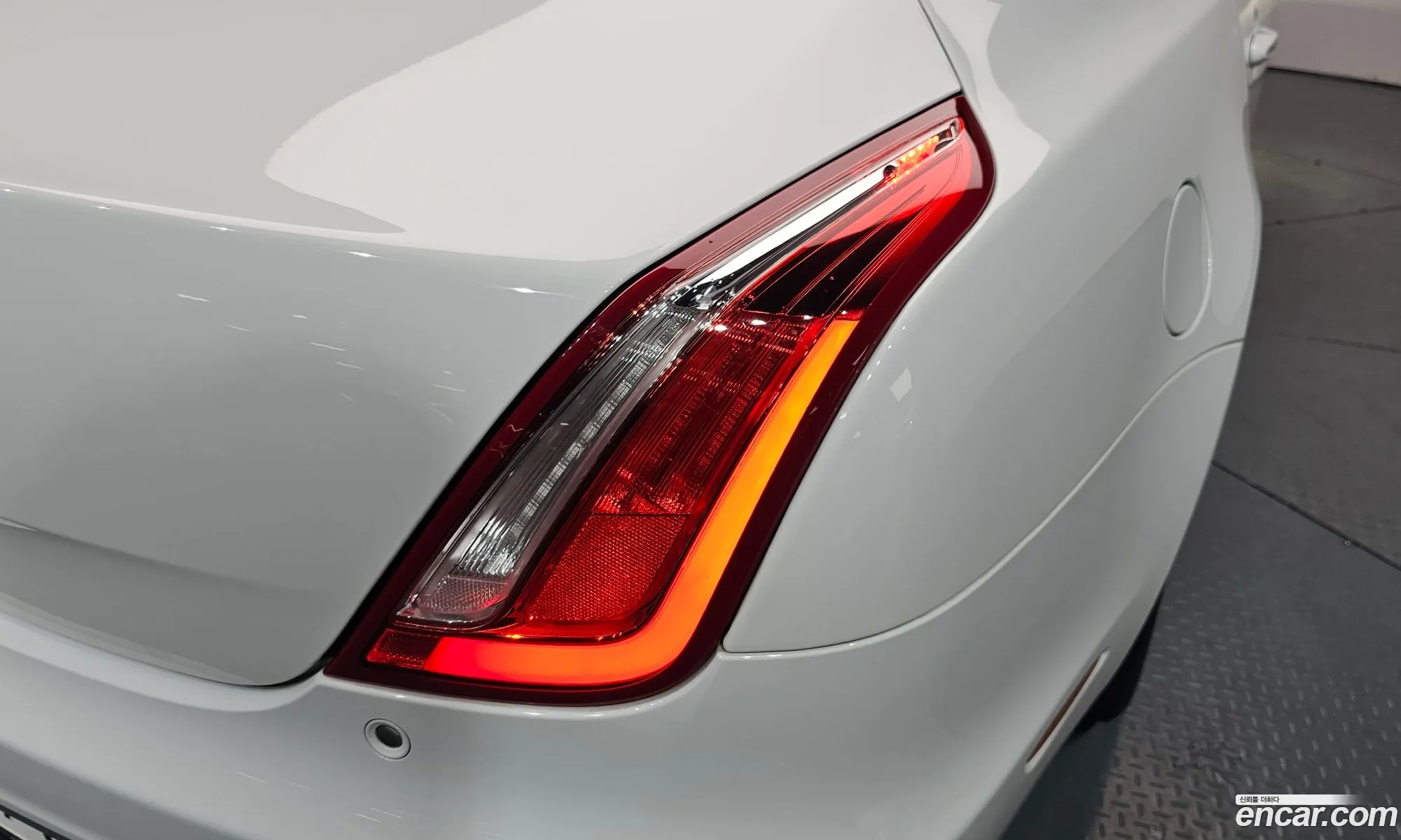 Jaguar XJ 2019 — 25