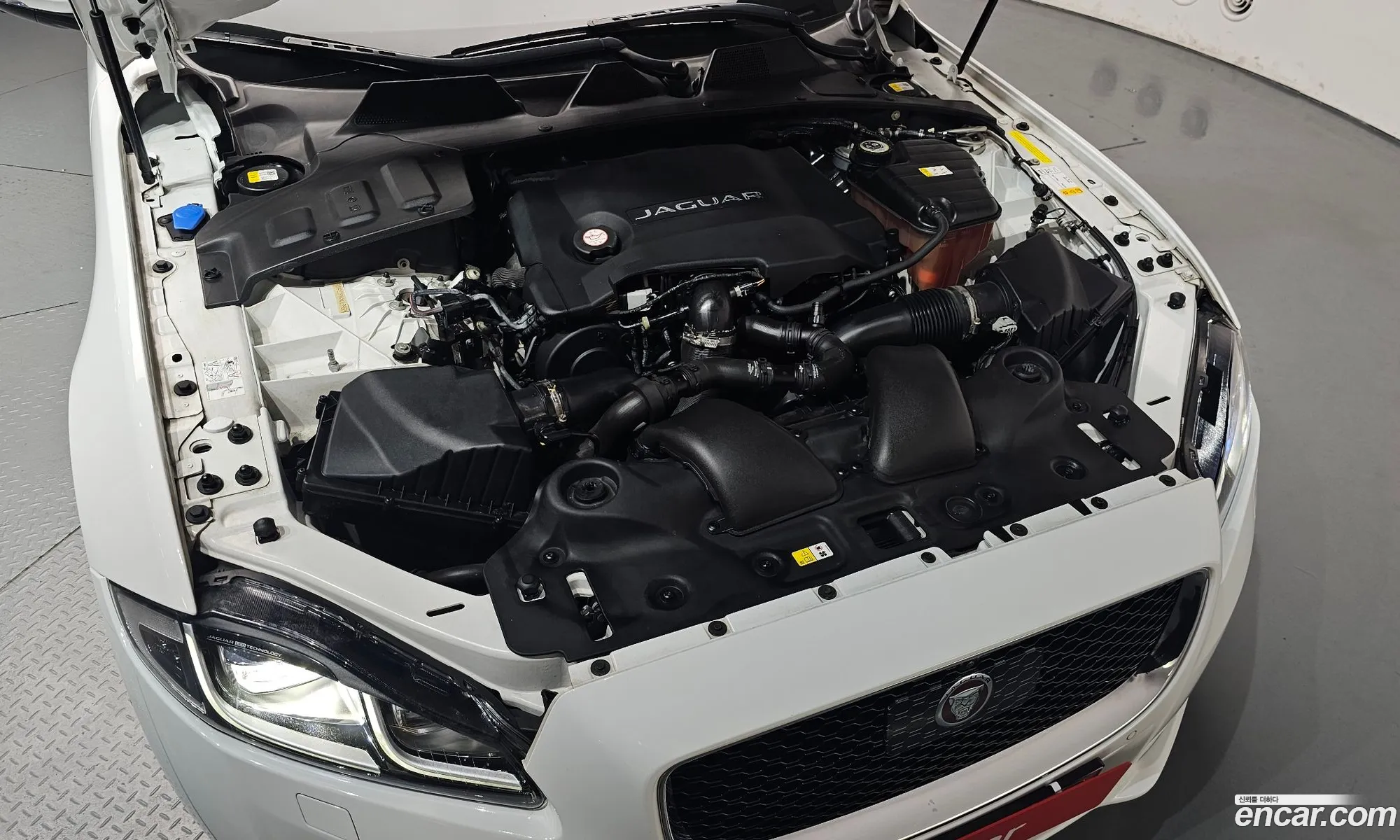 Jaguar XJ 2019 — 21