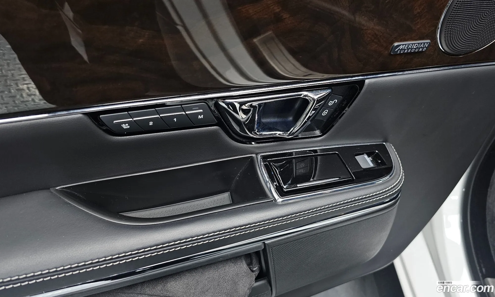 Jaguar XJ 2019 — 27