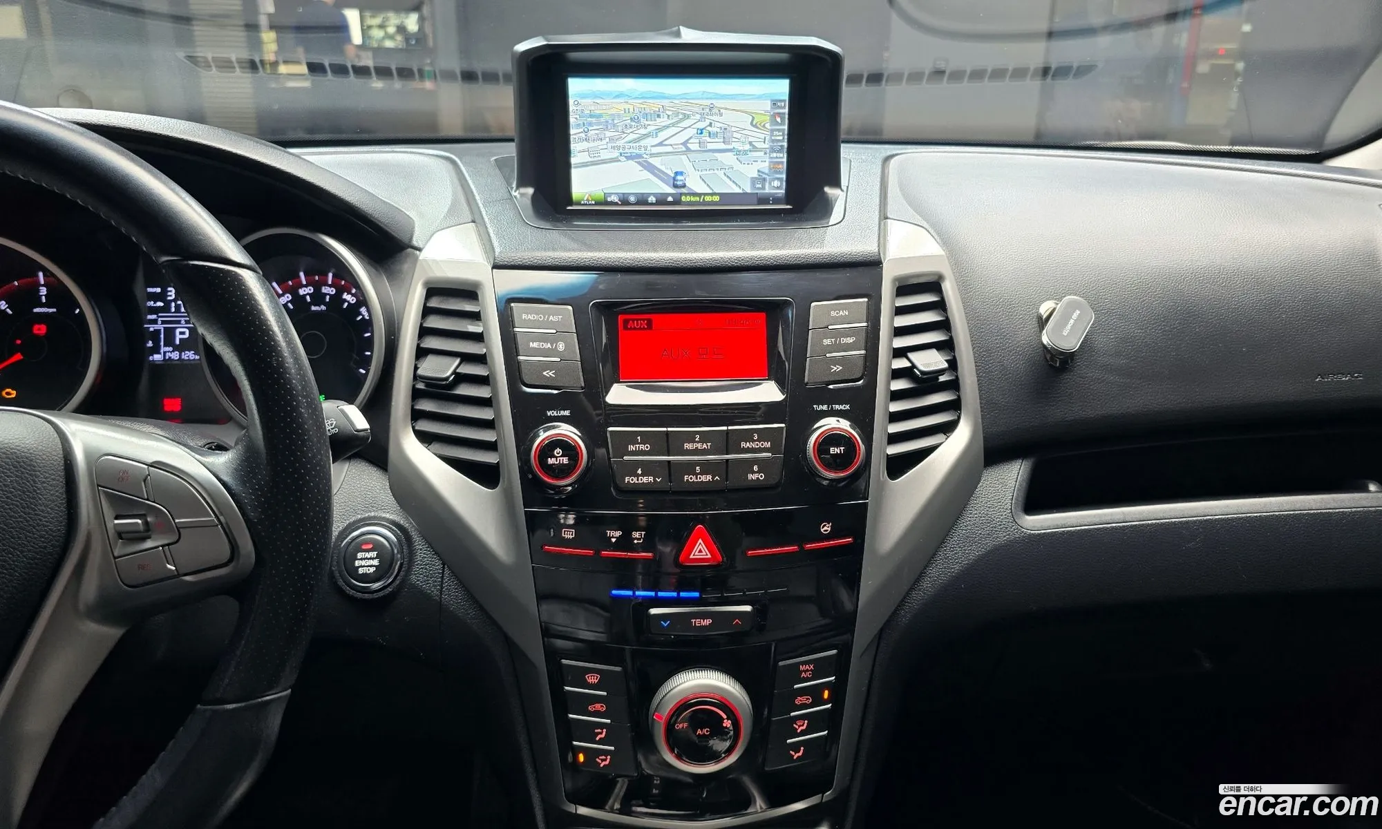 KG Mobility (SsangYong) Tivoli 2015 — 26