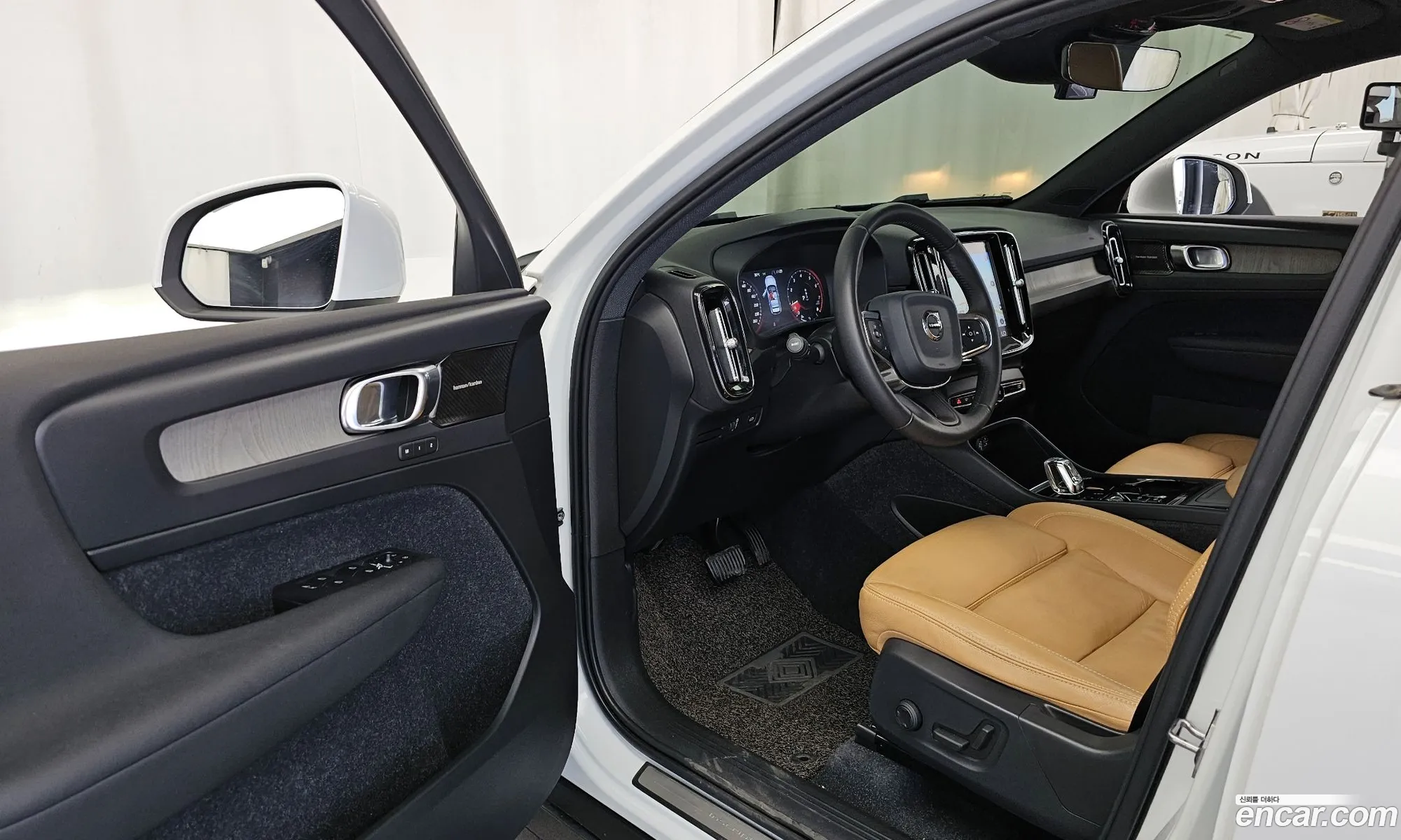 Volvo XC40 2020 YV1XZACACL2248507 — 18