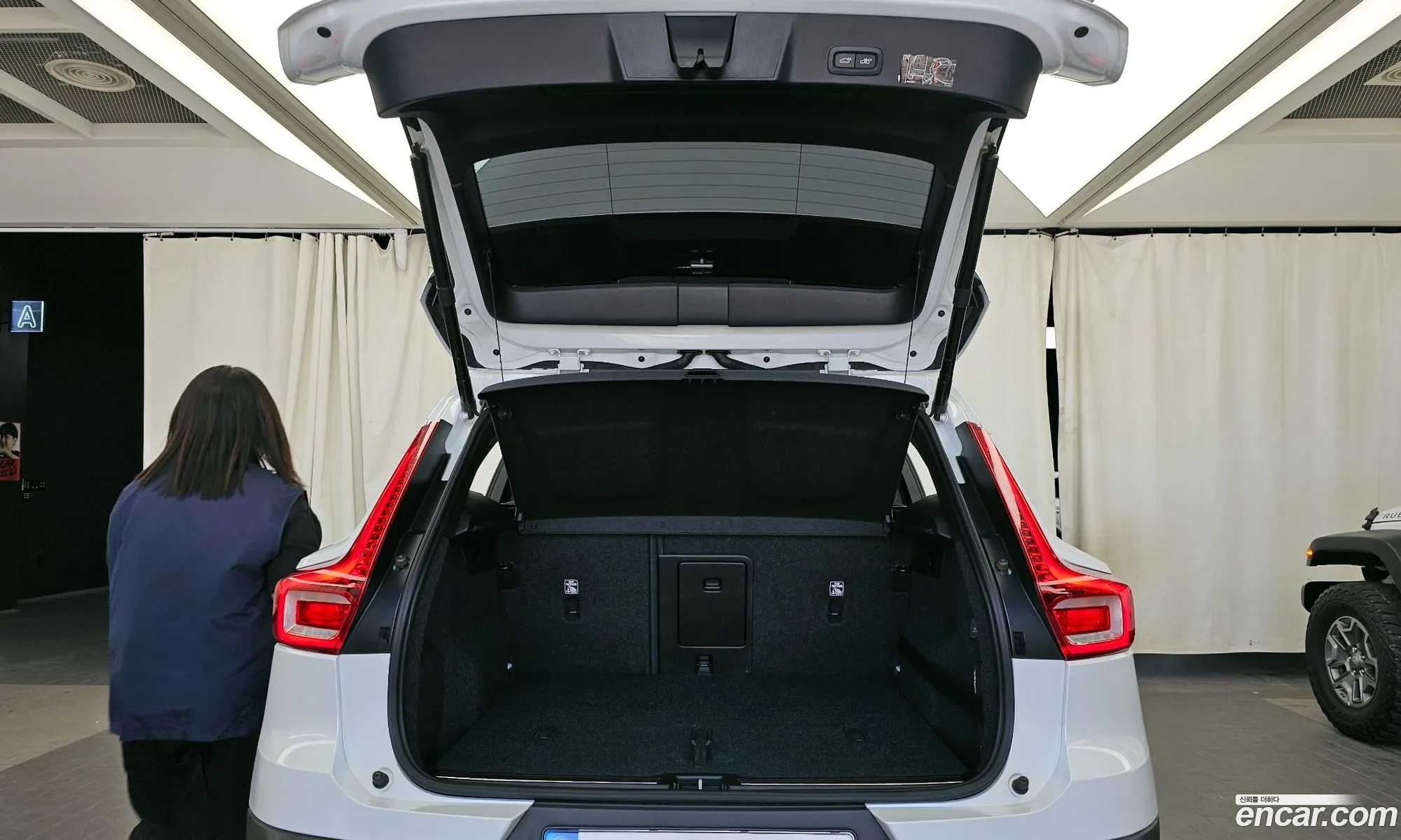 Volvo XC40 2020 YV1XZACACL2248507 — 37