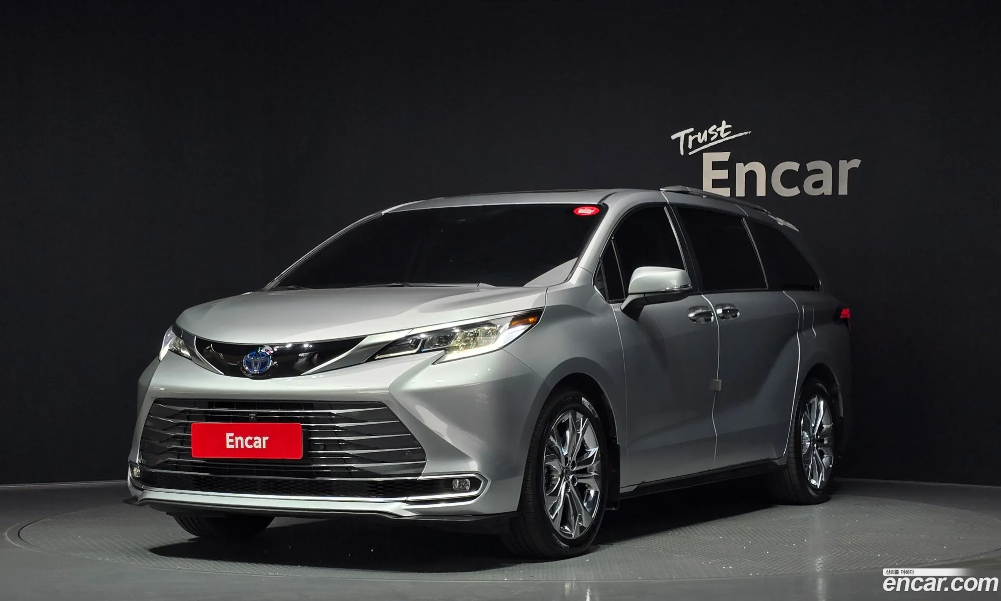 Toyota Sienna 2023 — 17