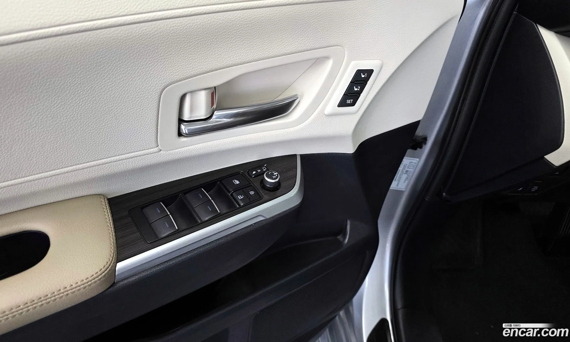 Toyota Sienna 2023 — 24