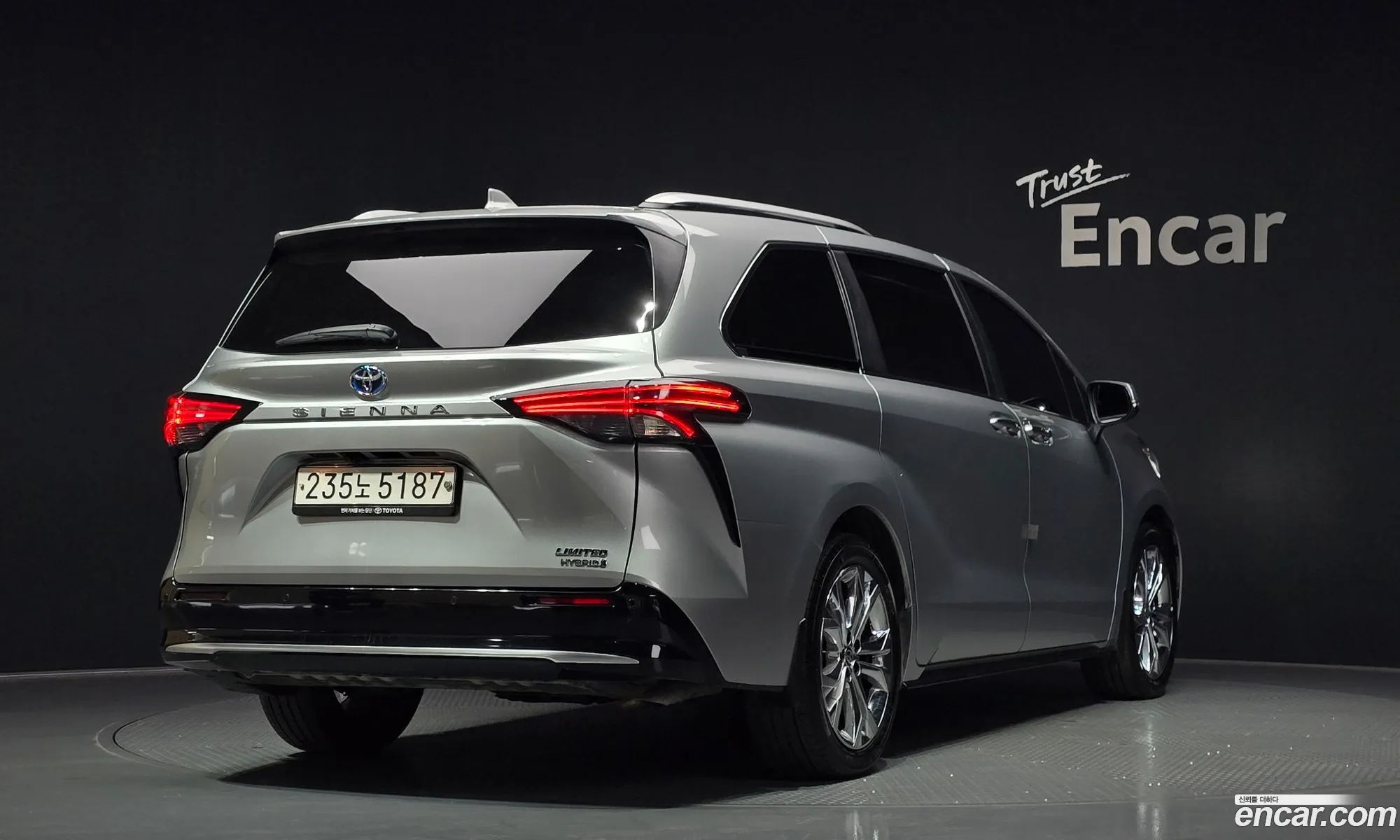 Toyota Sienna 2023 — 28