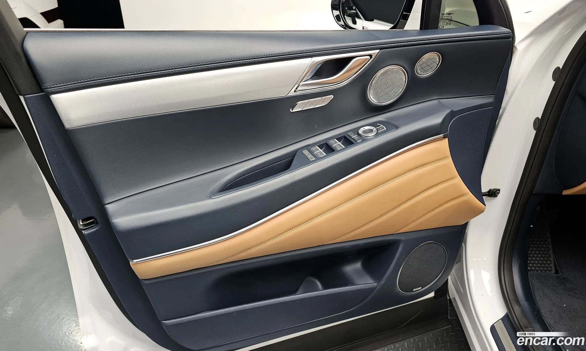 Genesis GV80 2022 — 23