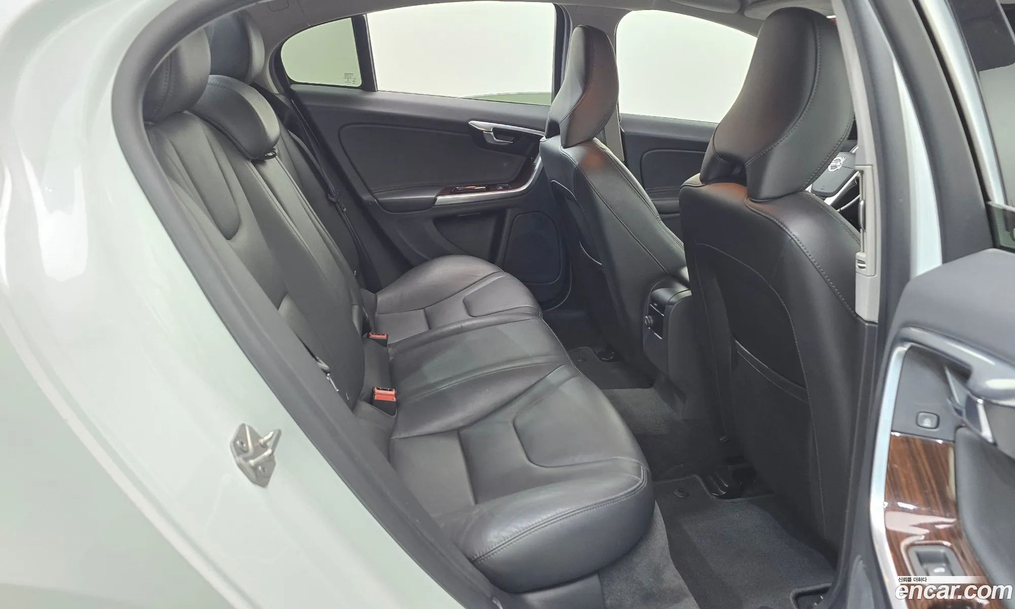 Volvo S60 2018 — 19