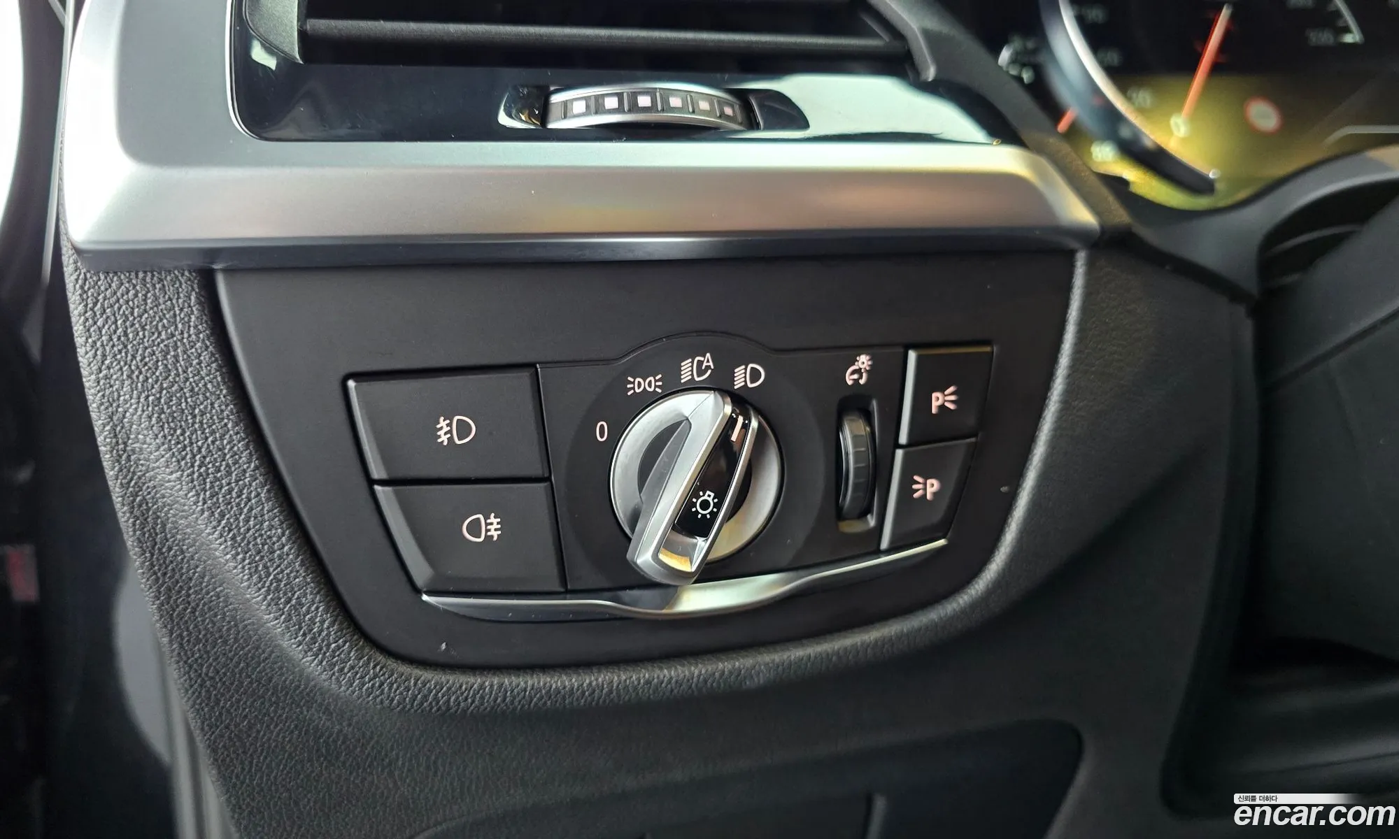BMW X4 2019 WBAVJ1103KLF66131 — 9