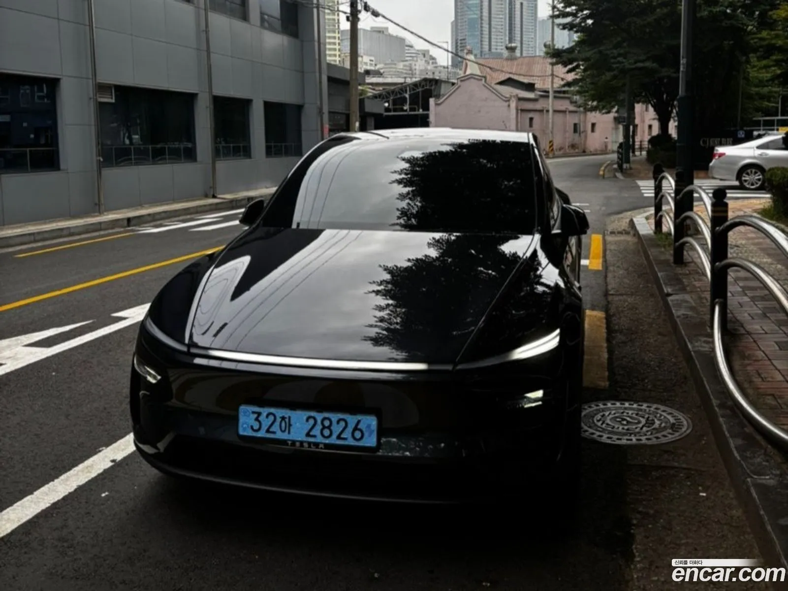 Tesla Model Y 2025 — 3