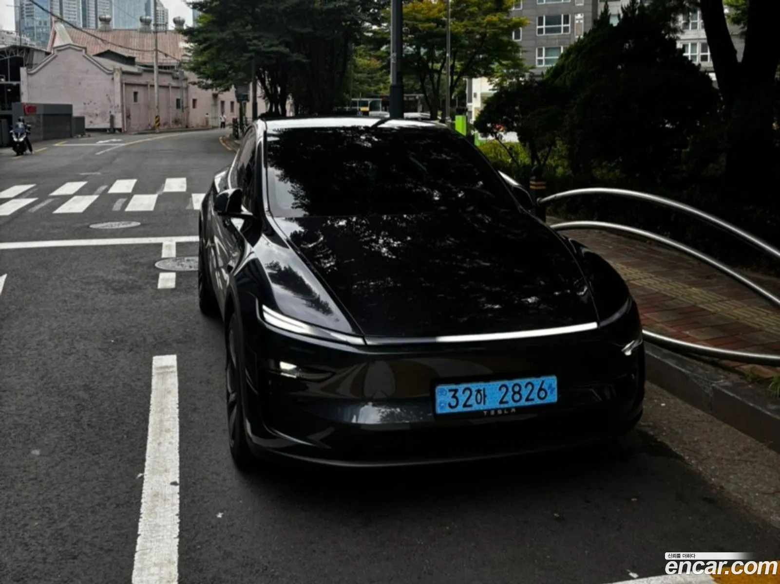 Tesla Model Y 2025 — 7
