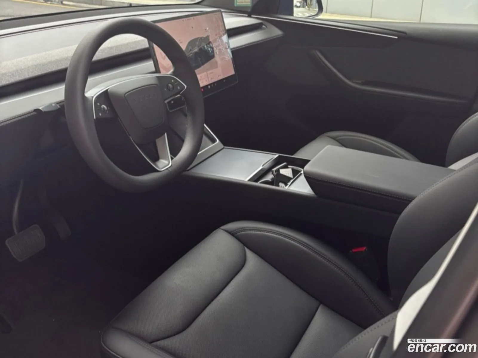 Tesla Model Y 2025 — 12