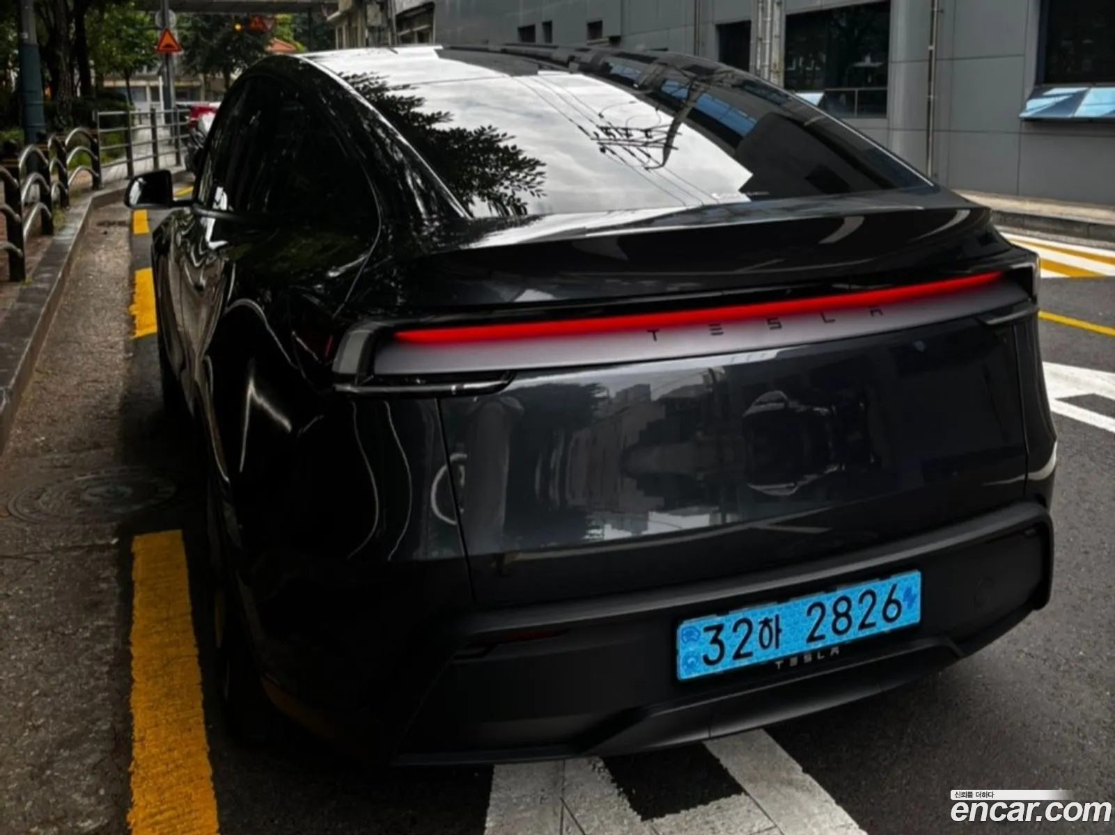 Tesla Model Y 2025 — 13