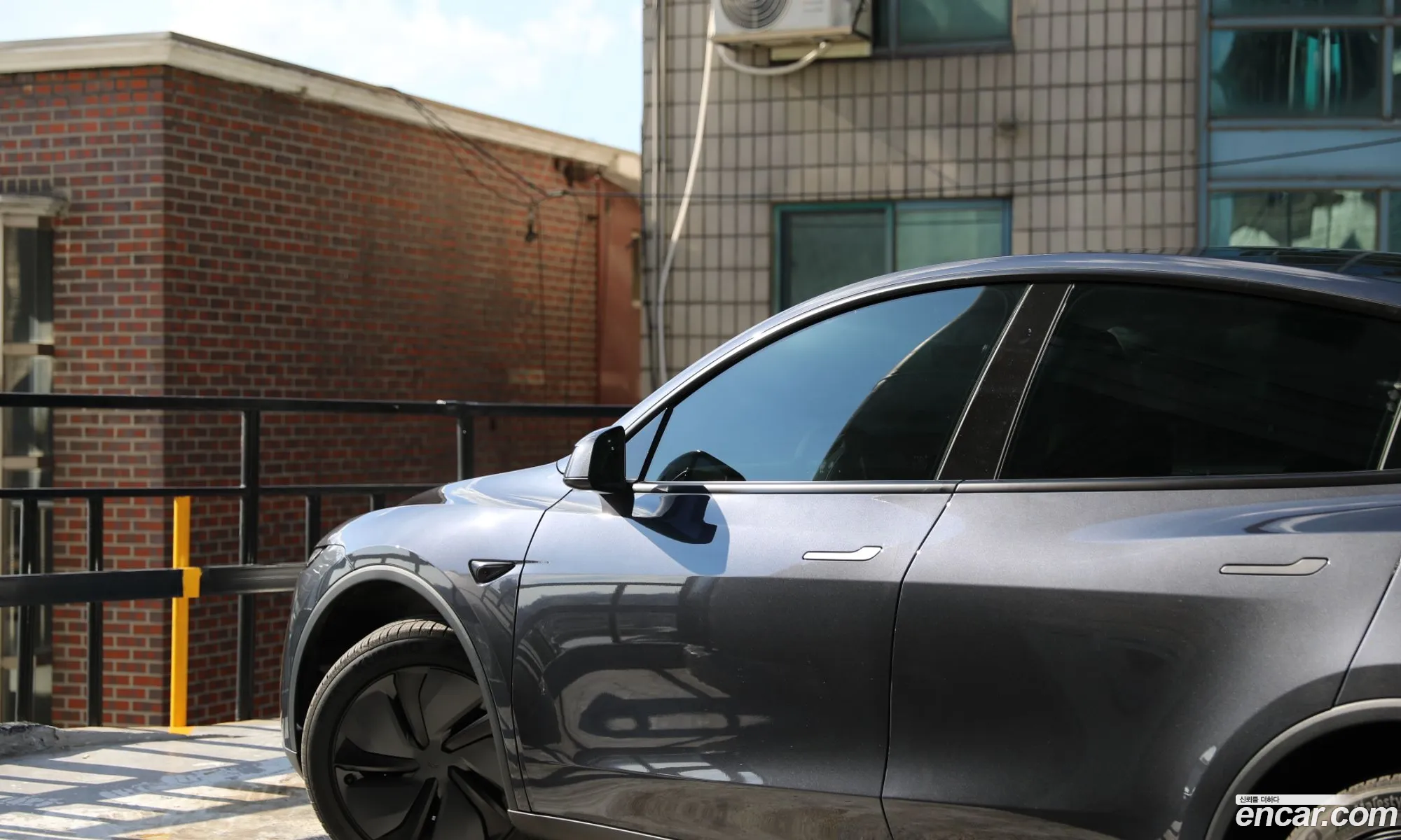Tesla Model Y 2025 — 9