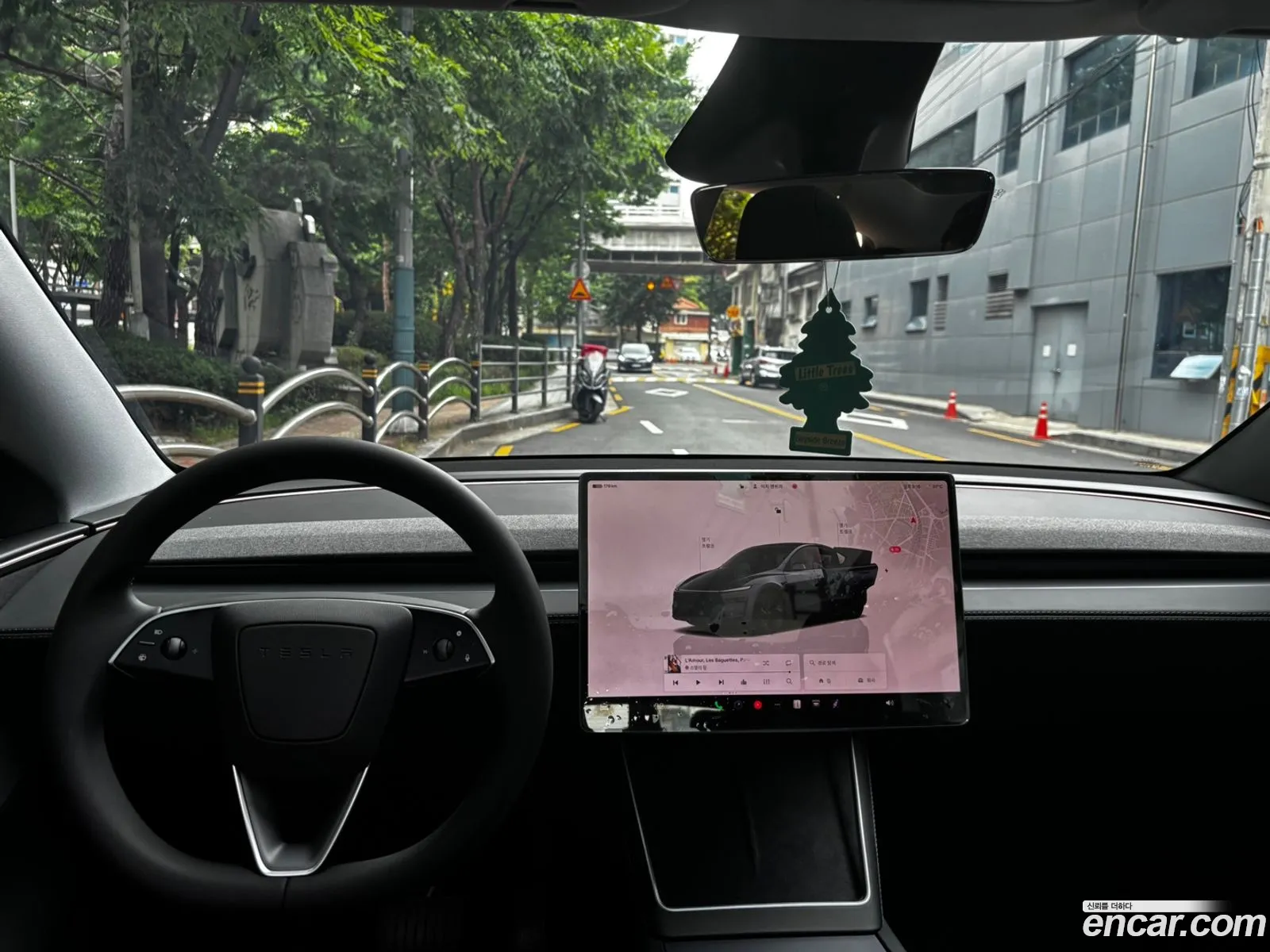 Tesla Model Y 2025 — 11