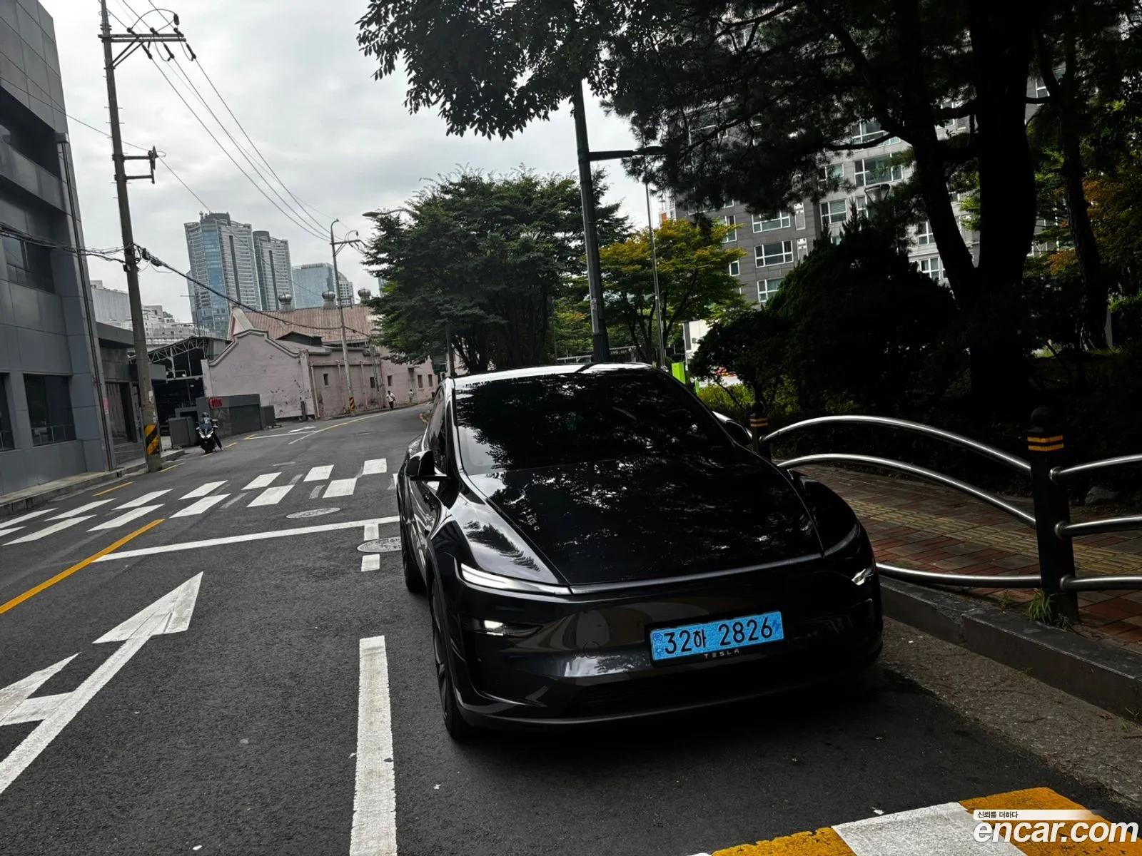 Tesla Model Y 2025 — 14