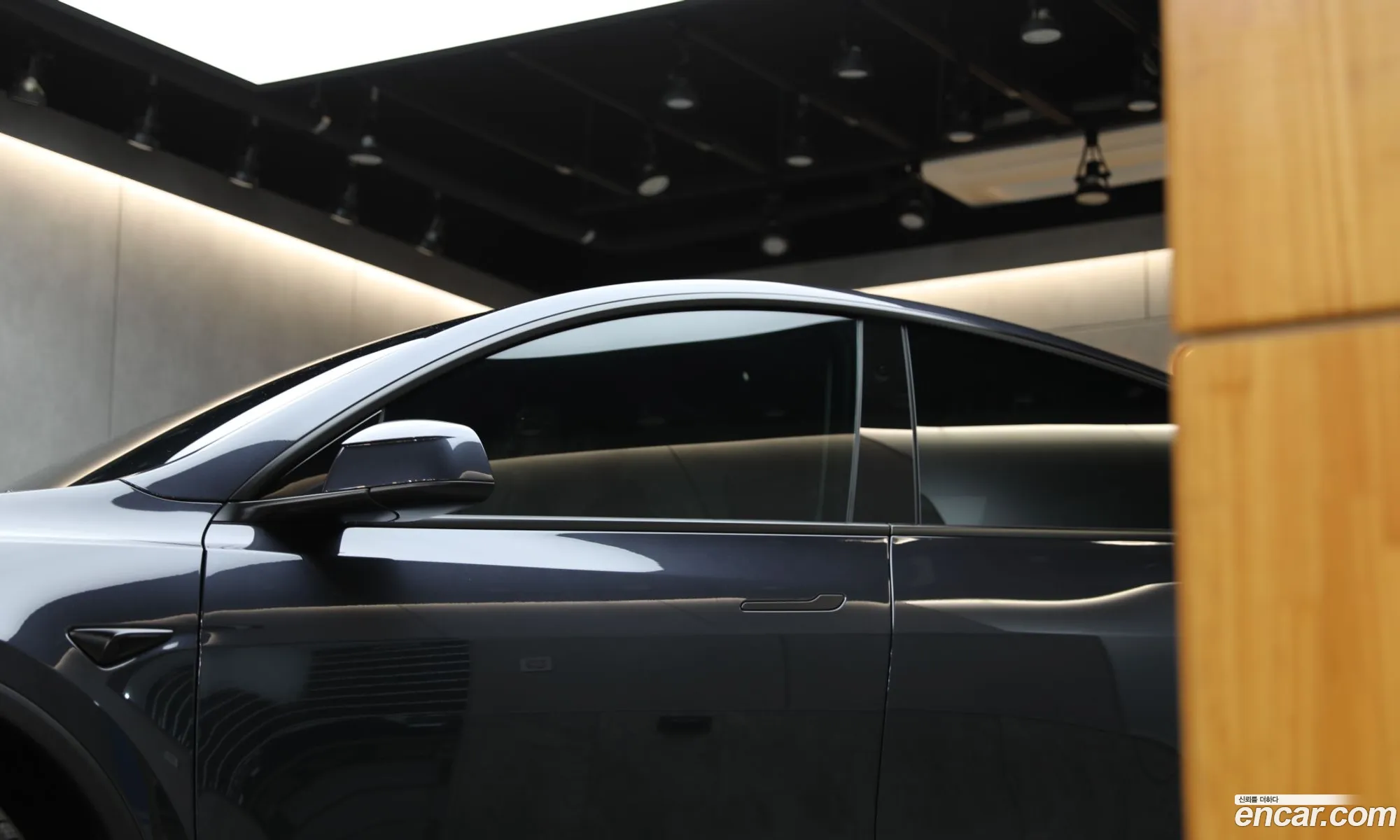 Tesla Model Y 2025 — 2