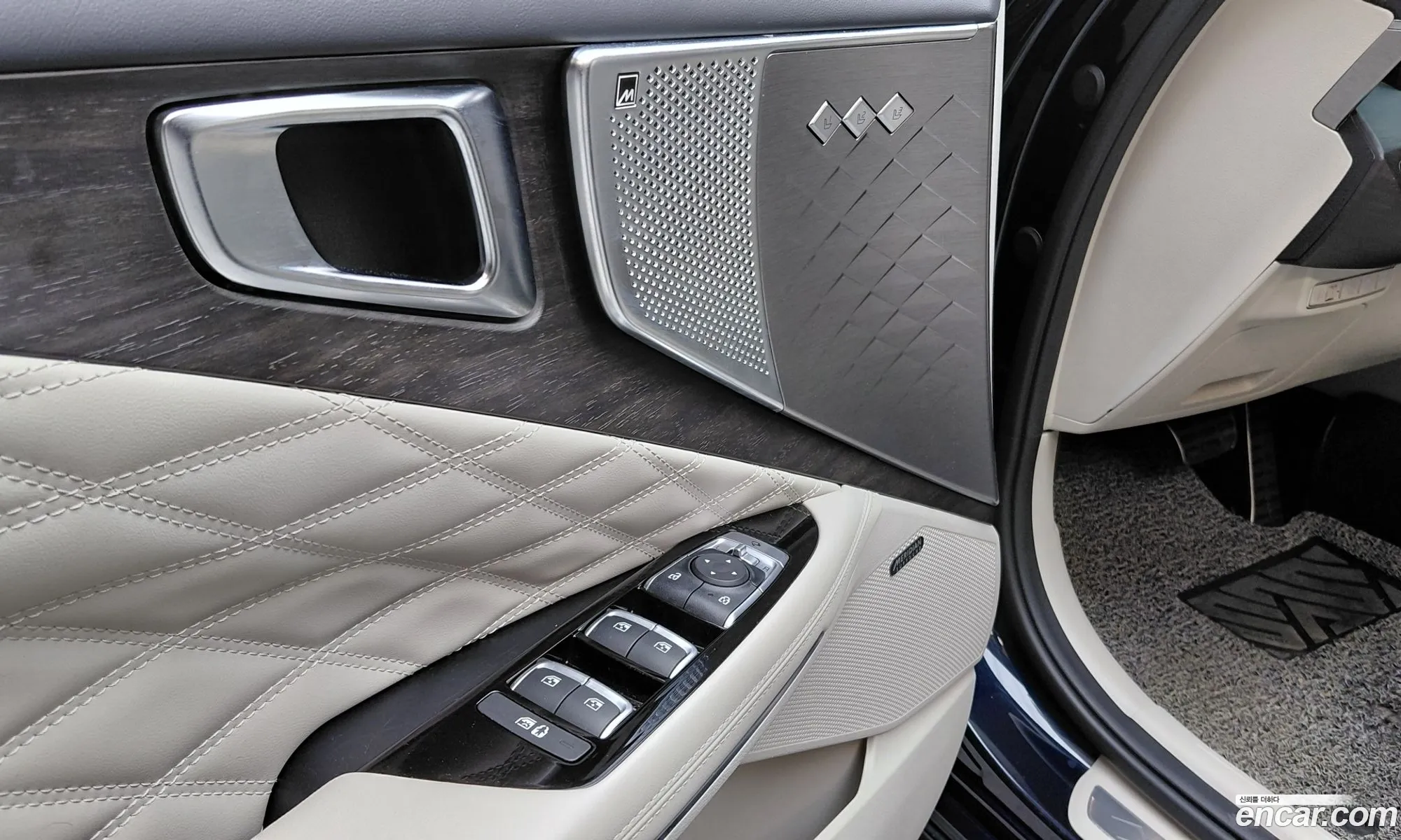 Kia K8 Hybrid 2022 — 24