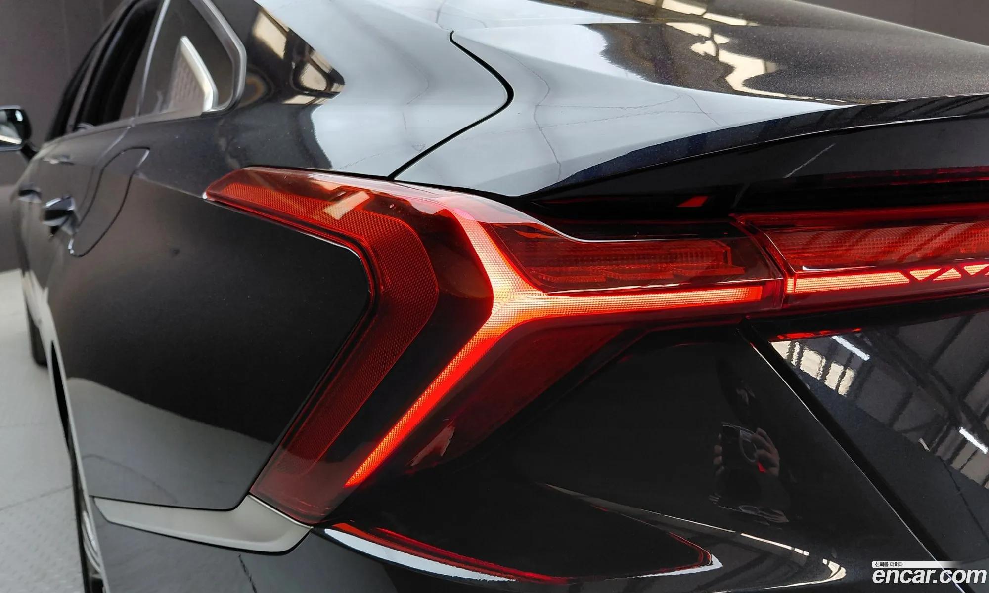 Kia K8 Hybrid 2022 — 17