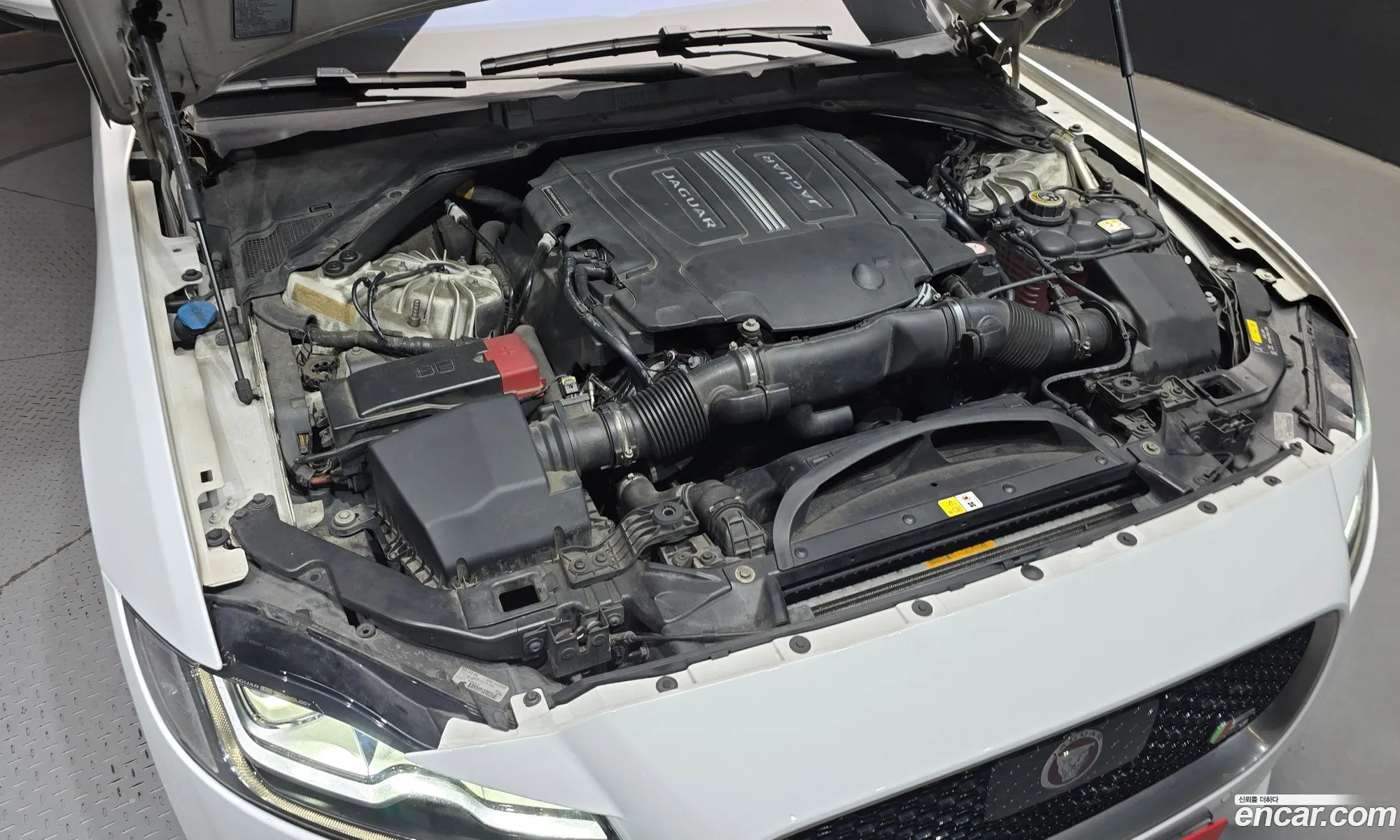 Jaguar XF 2016 SAJBA4BV0HCY31015 — 17
