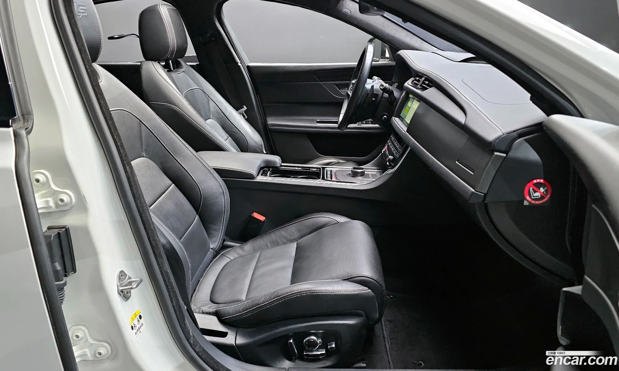 Jaguar XF 2016 SAJBA4BV0HCY31015 — 13