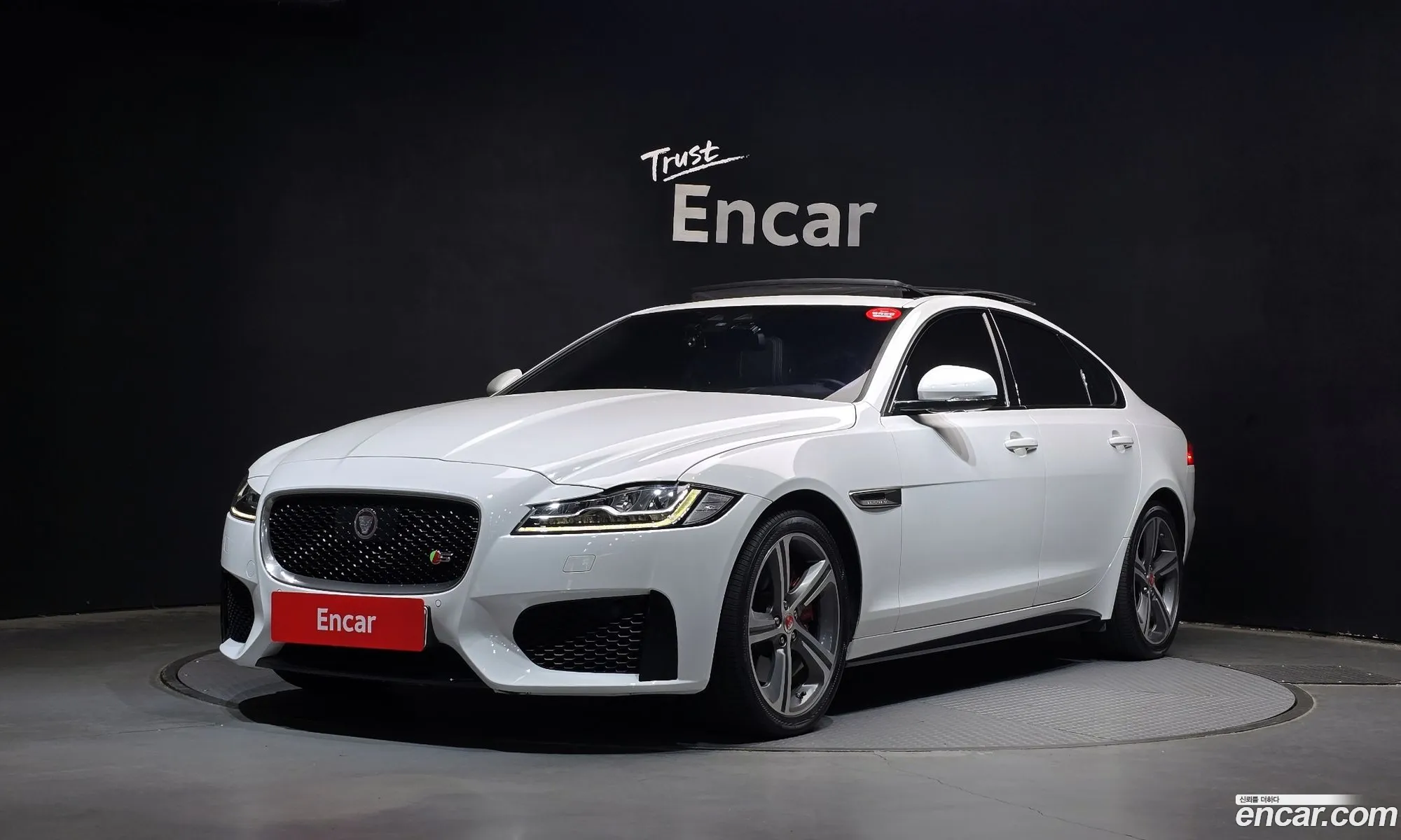 Jaguar XF 2016 SAJBA4BV0HCY31015 — 15
