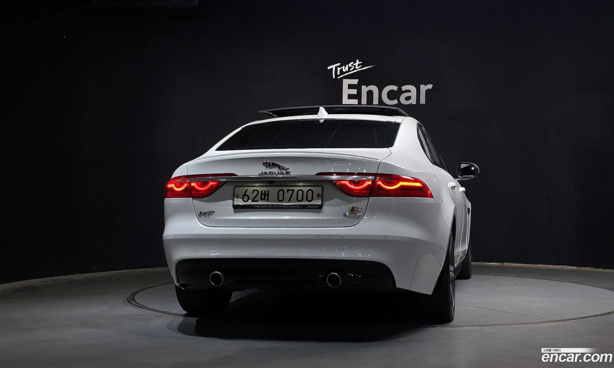 Jaguar XF 2016 SAJBA4BV0HCY31015 — 16