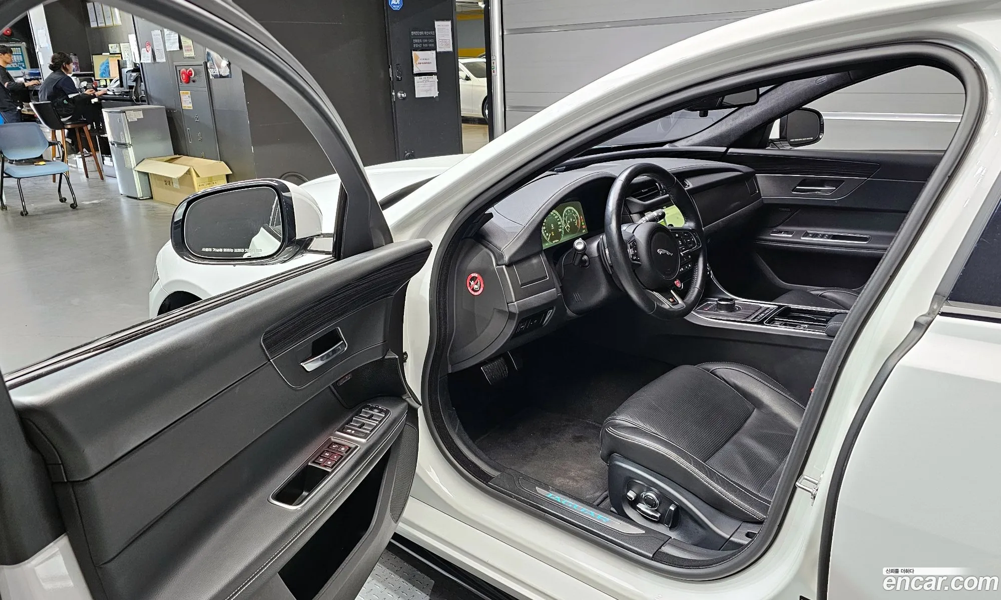 Jaguar XF 2016 SAJBA4BV0HCY31015 — 9