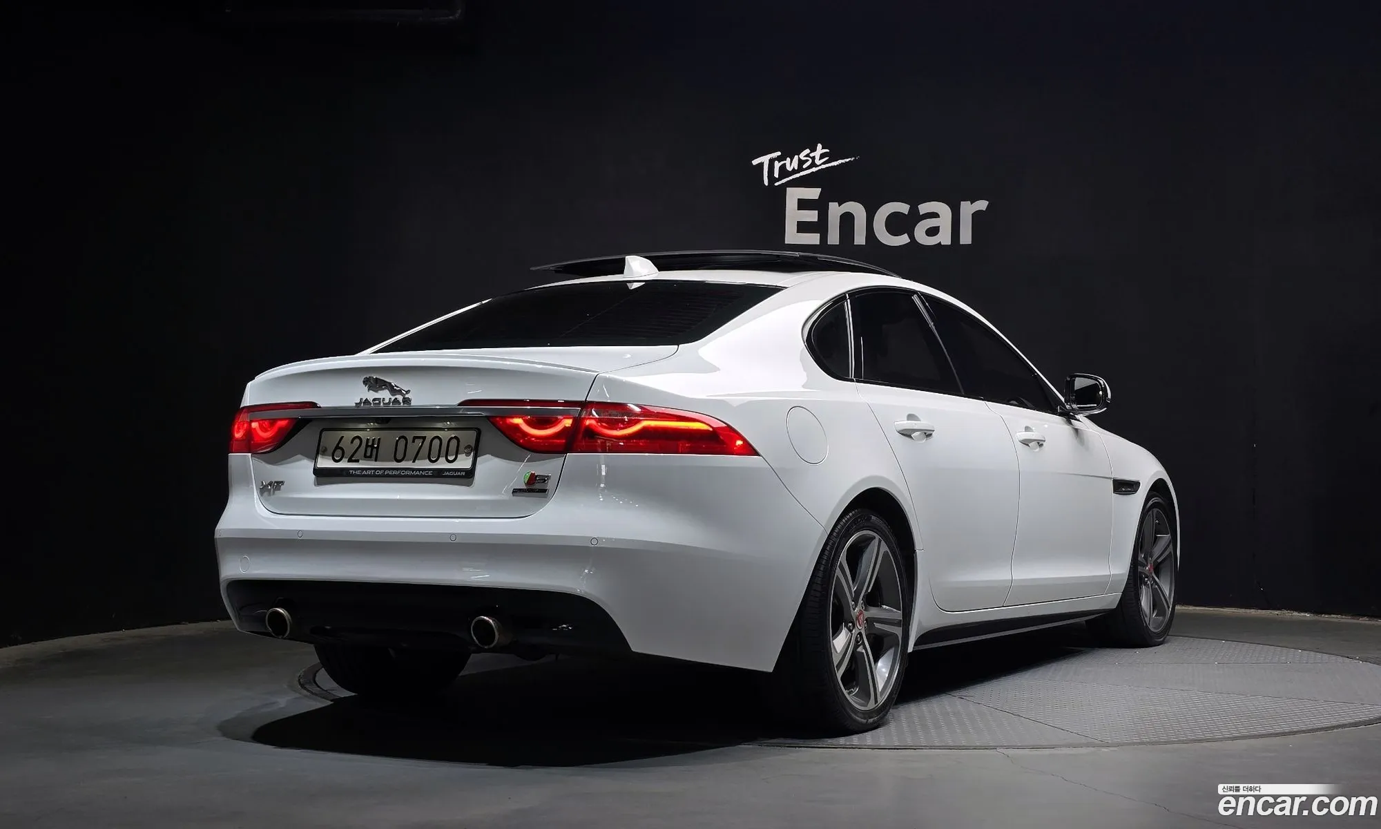 Jaguar XF 2016 SAJBA4BV0HCY31015 — 8