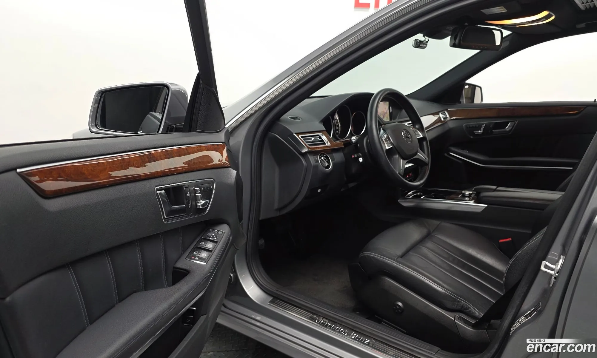 Mercedes-Benz E-Class W212 2013 WDDHF5FB6EA800011 — 10