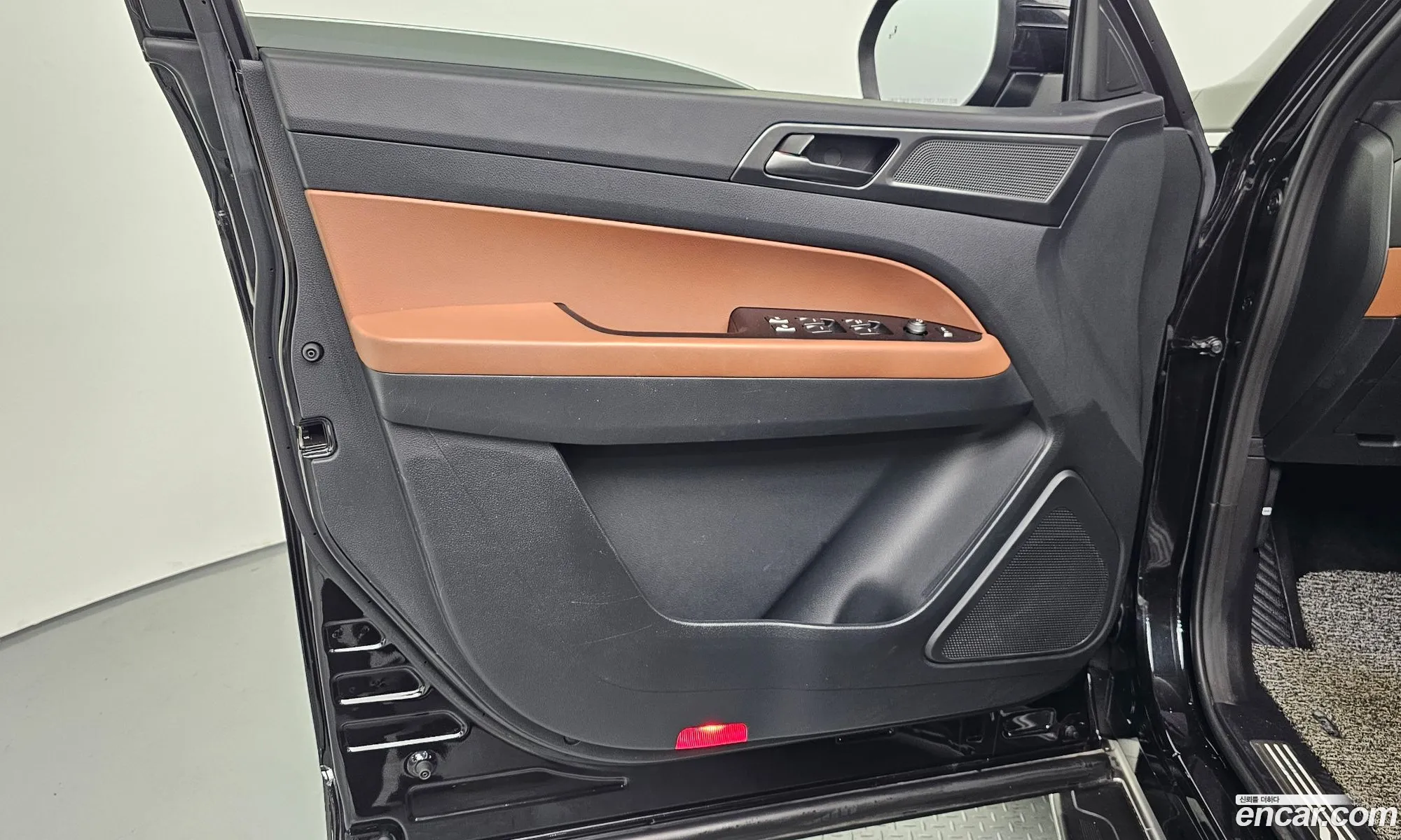 KG Mobility (SsangYong) Rexton Sports Khan 2019 — 25