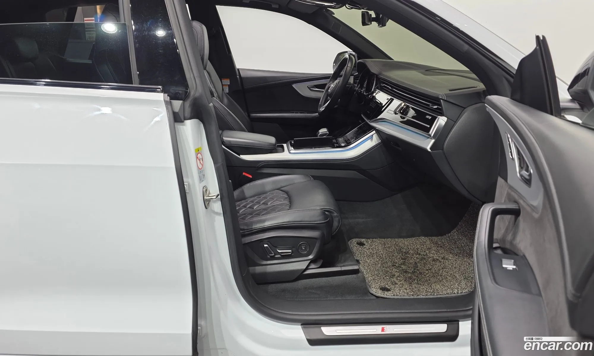 Audi Q8 2021 — 18