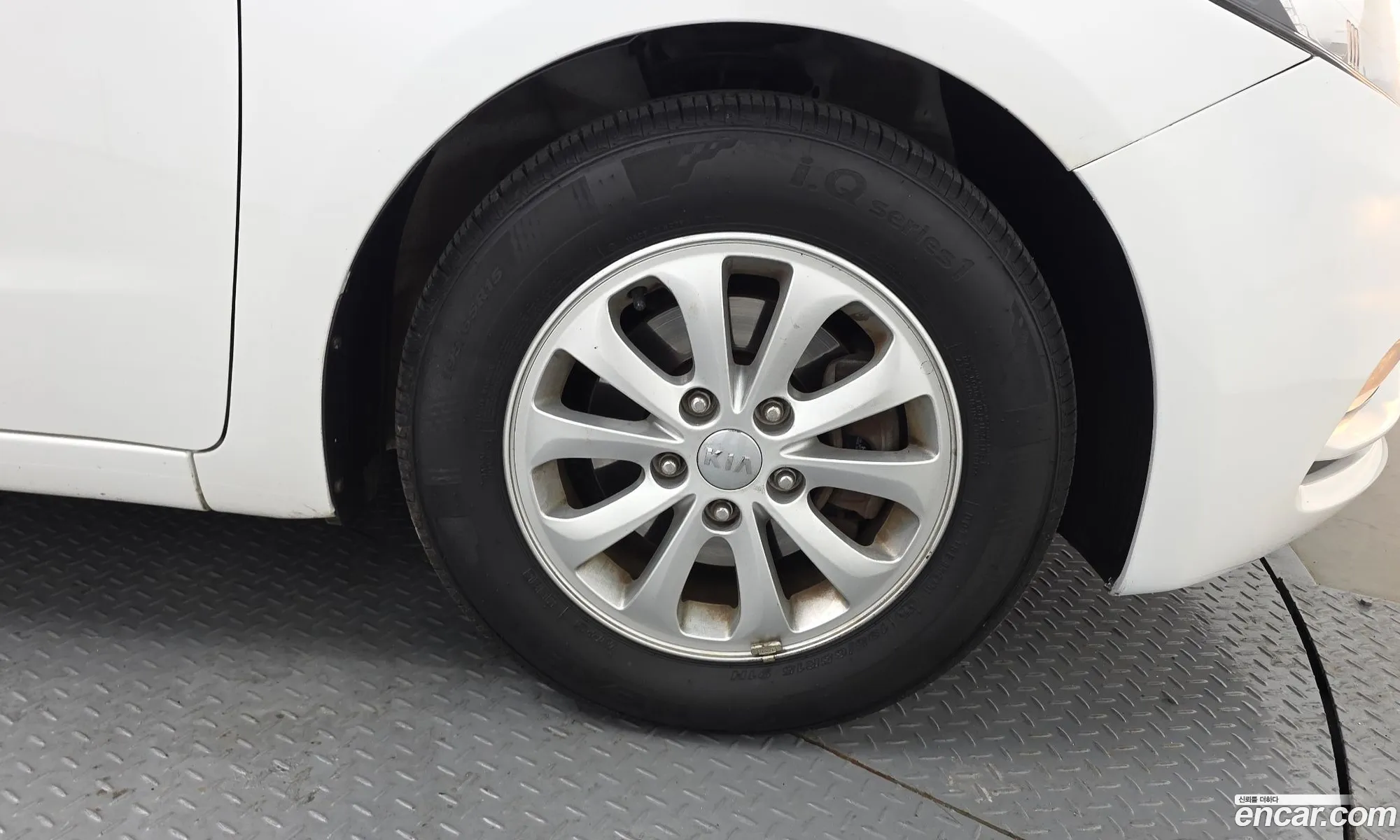 Kia K3 2014 — 17