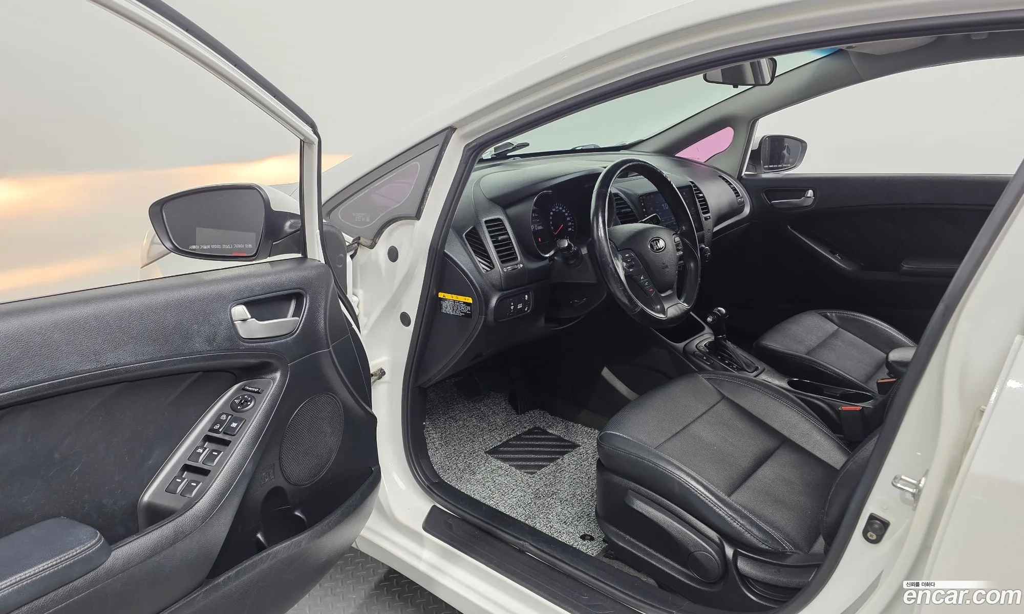 Kia K3 2014 — 32