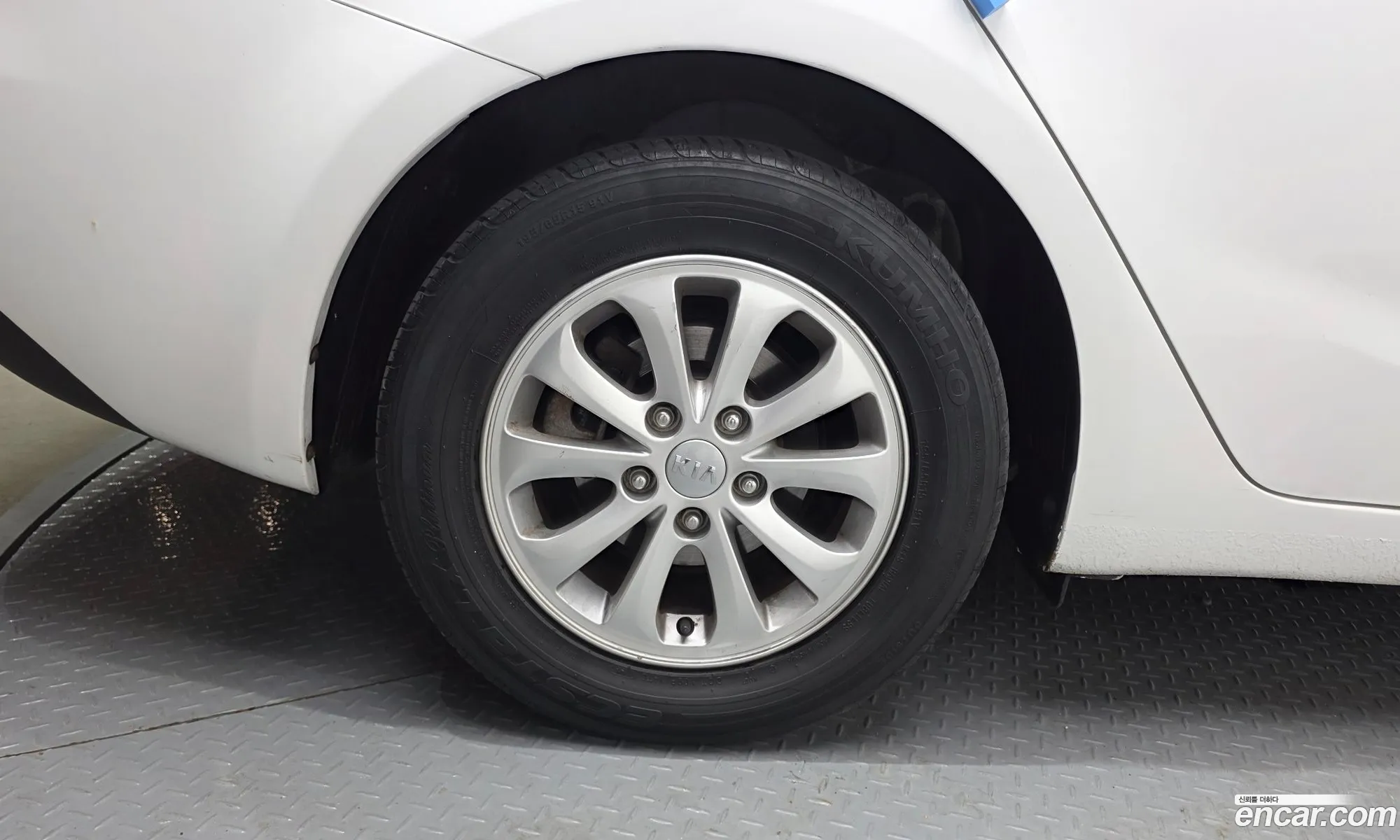 Kia K3 2014 — 28